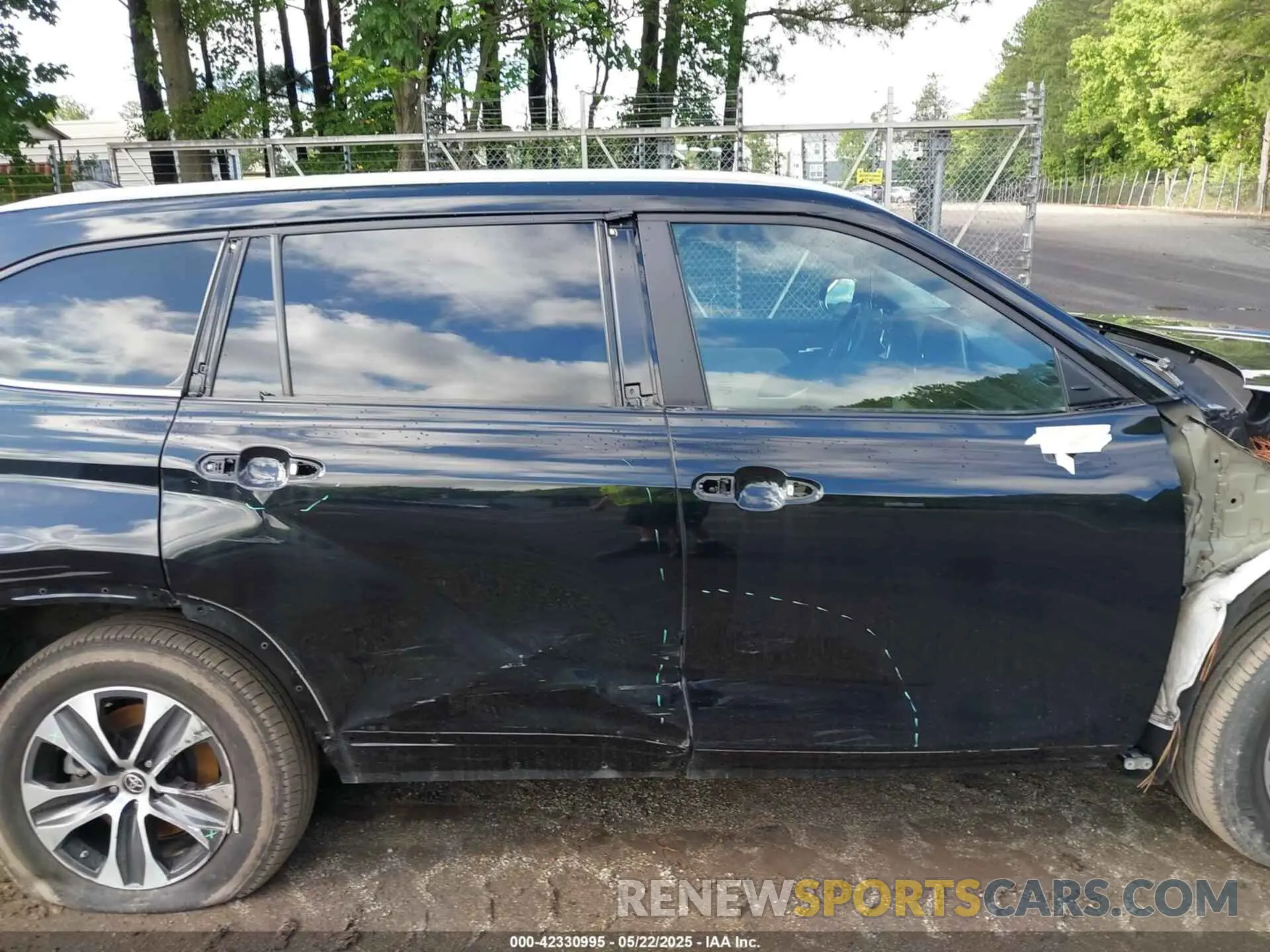 14 Photograph of a damaged car 5TDKDRBH2PS503377 TOYOTA HIGHLANDER 2023