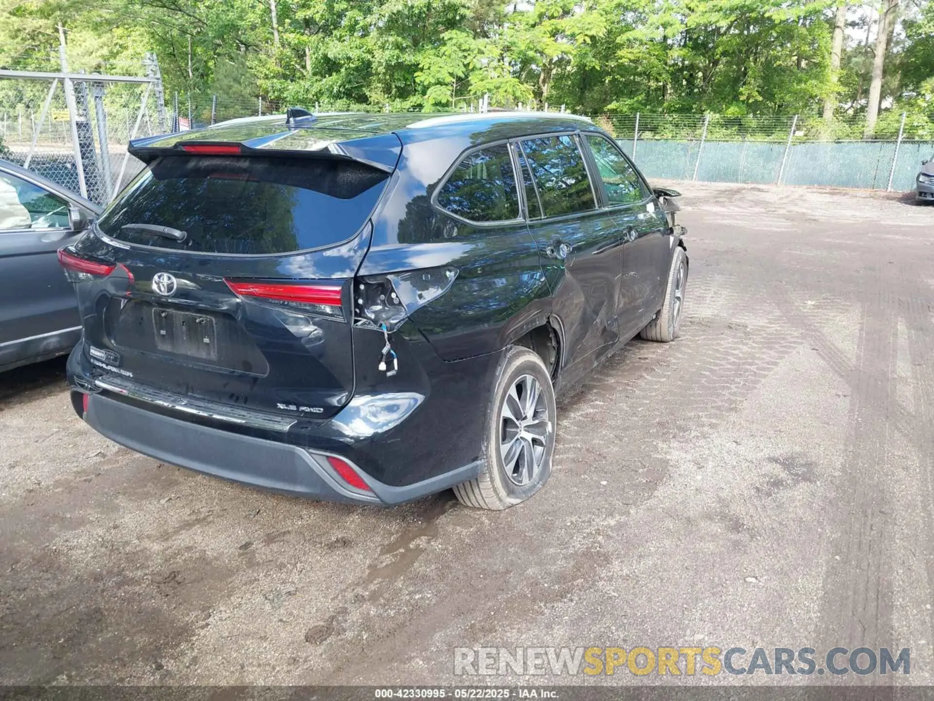 4 Photograph of a damaged car 5TDKDRBH2PS503377 TOYOTA HIGHLANDER 2023