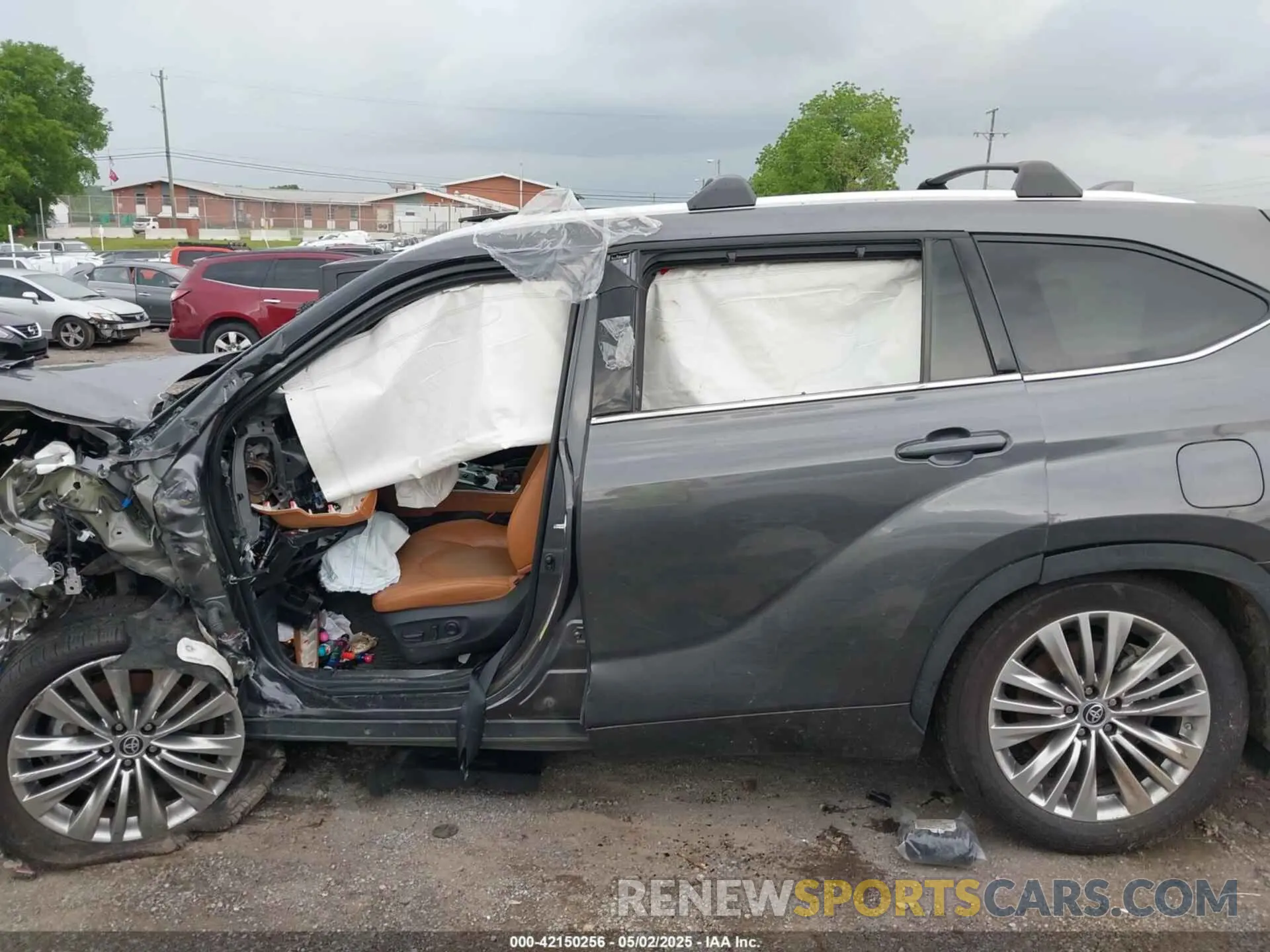 14 Photograph of a damaged car 5TDKDRBH2PS510149 TOYOTA HIGHLANDER 2023