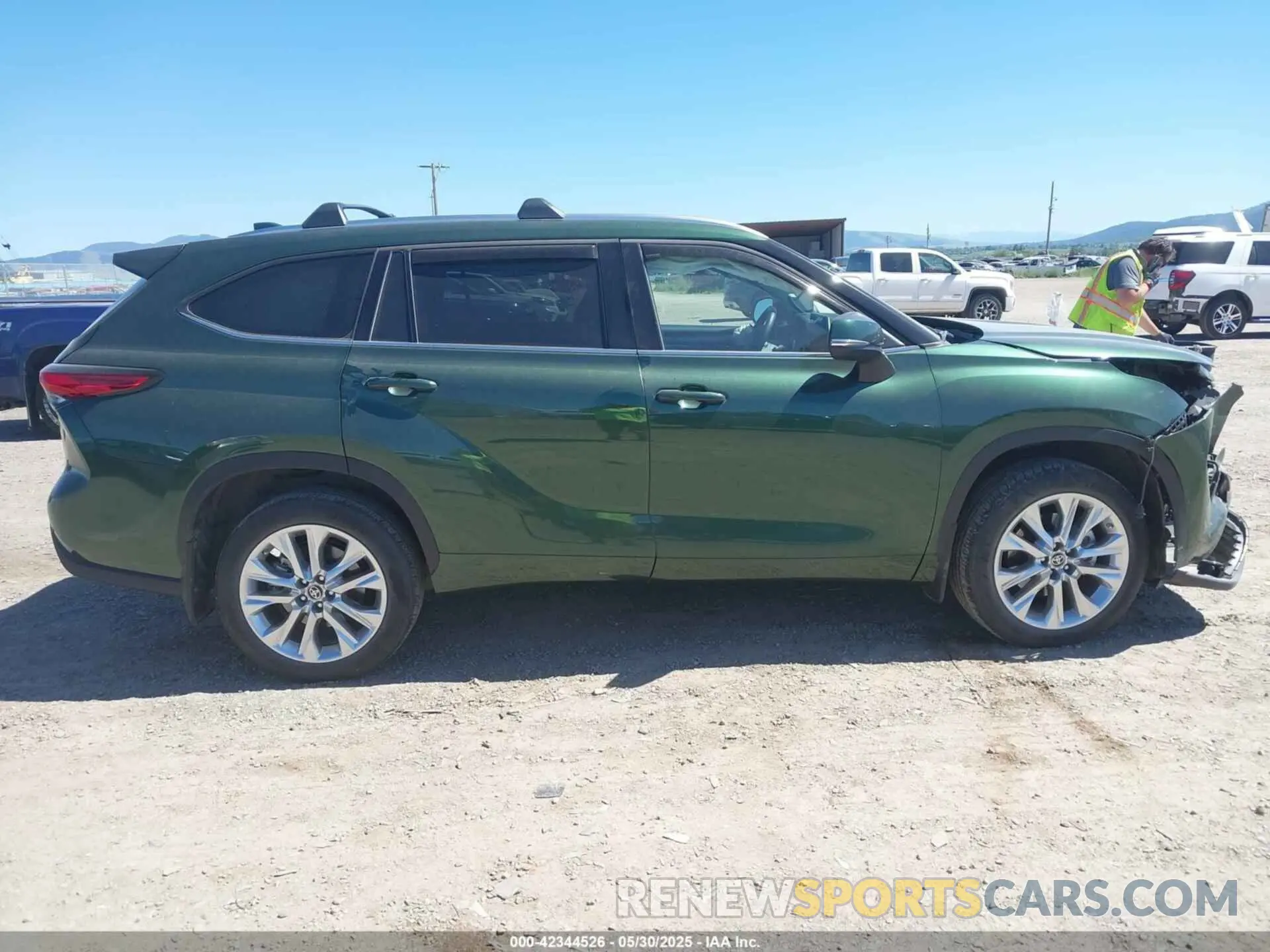 14 Photograph of a damaged car 5TDKDRBH3PS520012 TOYOTA HIGHLANDER 2023