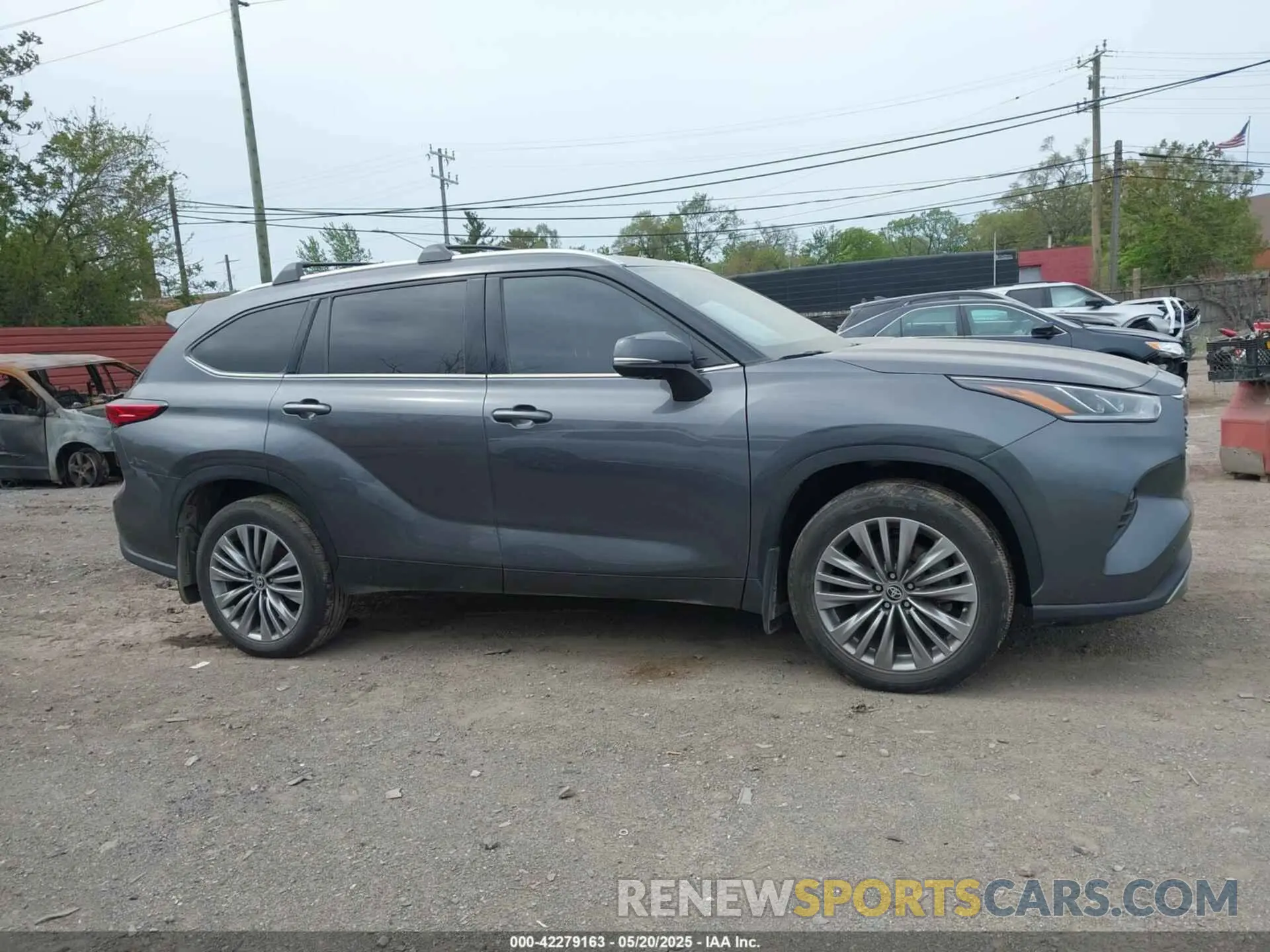 13 Photograph of a damaged car 5TDKDRBH4PS000921 TOYOTA HIGHLANDER 2023
