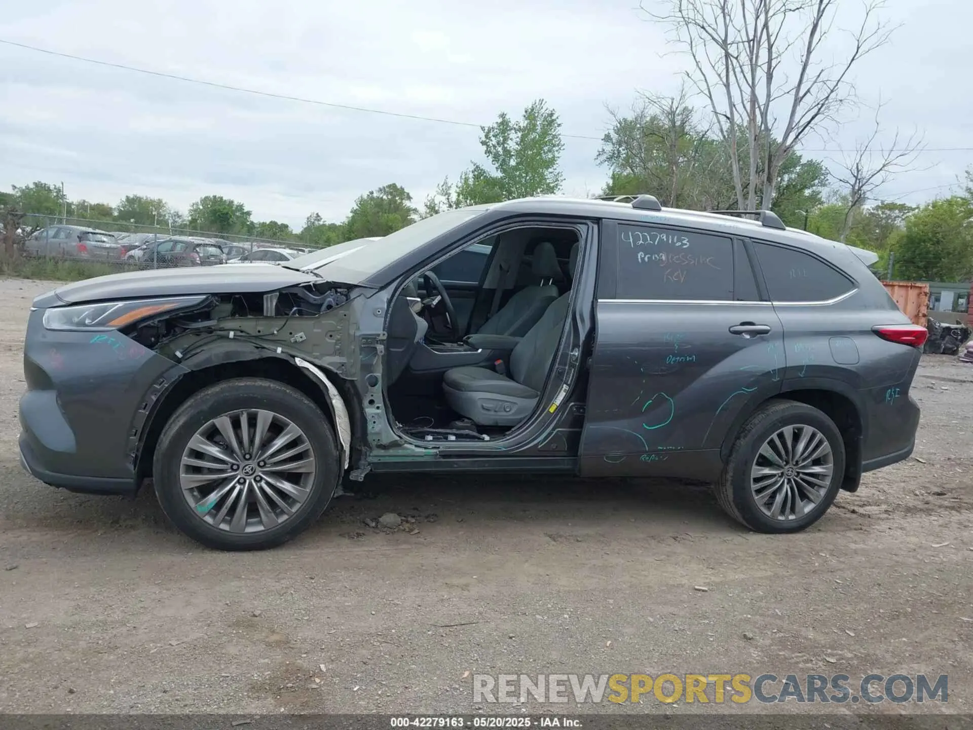 14 Photograph of a damaged car 5TDKDRBH4PS000921 TOYOTA HIGHLANDER 2023