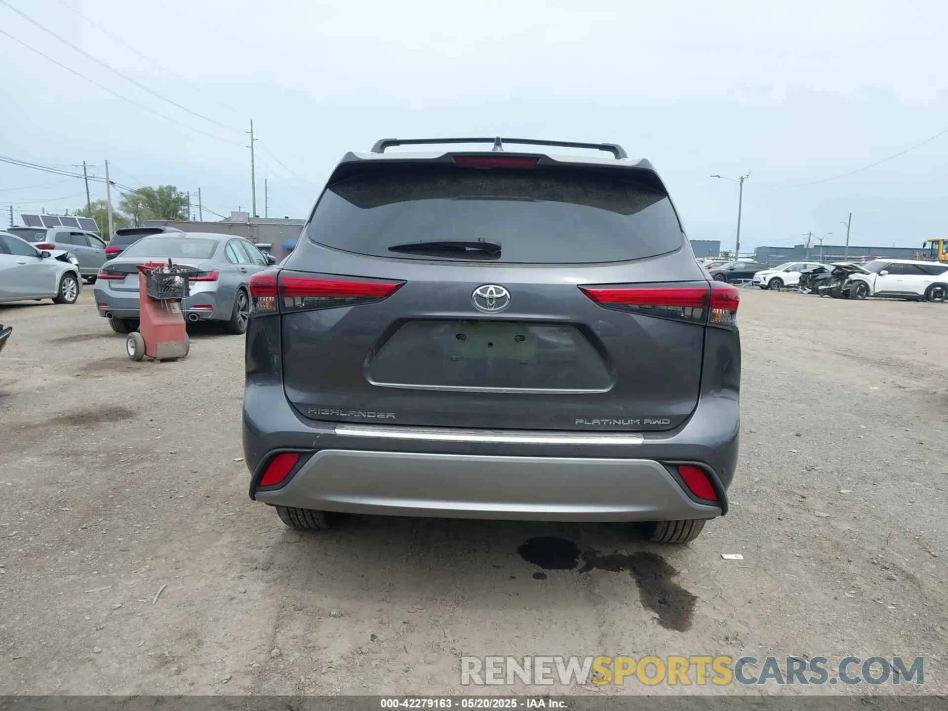 16 Photograph of a damaged car 5TDKDRBH4PS000921 TOYOTA HIGHLANDER 2023