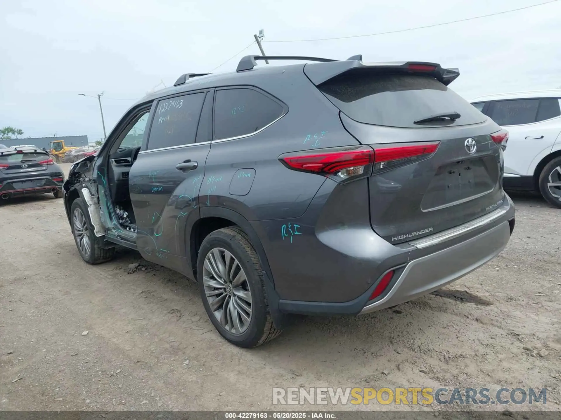 3 Photograph of a damaged car 5TDKDRBH4PS000921 TOYOTA HIGHLANDER 2023
