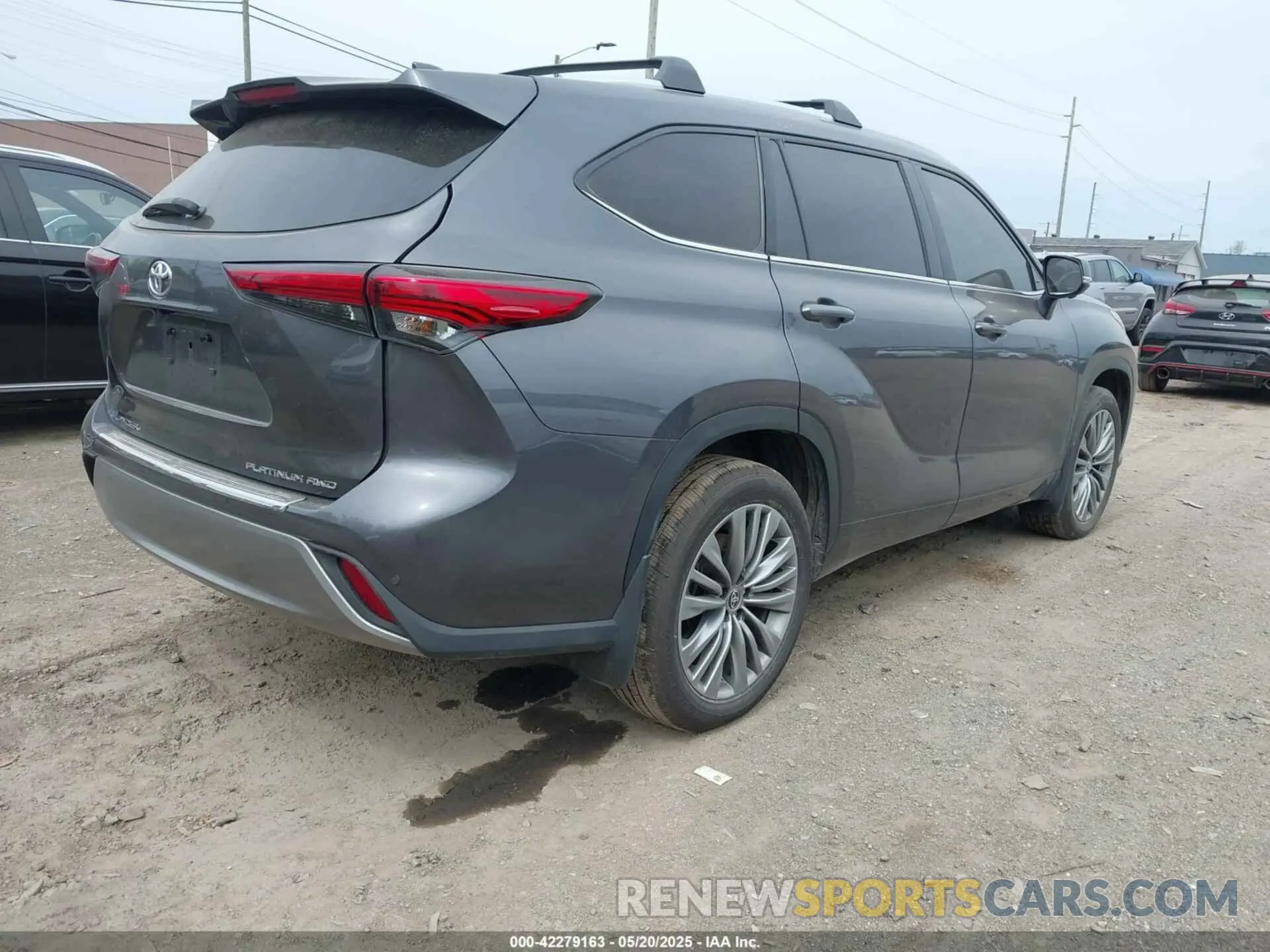 4 Photograph of a damaged car 5TDKDRBH4PS000921 TOYOTA HIGHLANDER 2023
