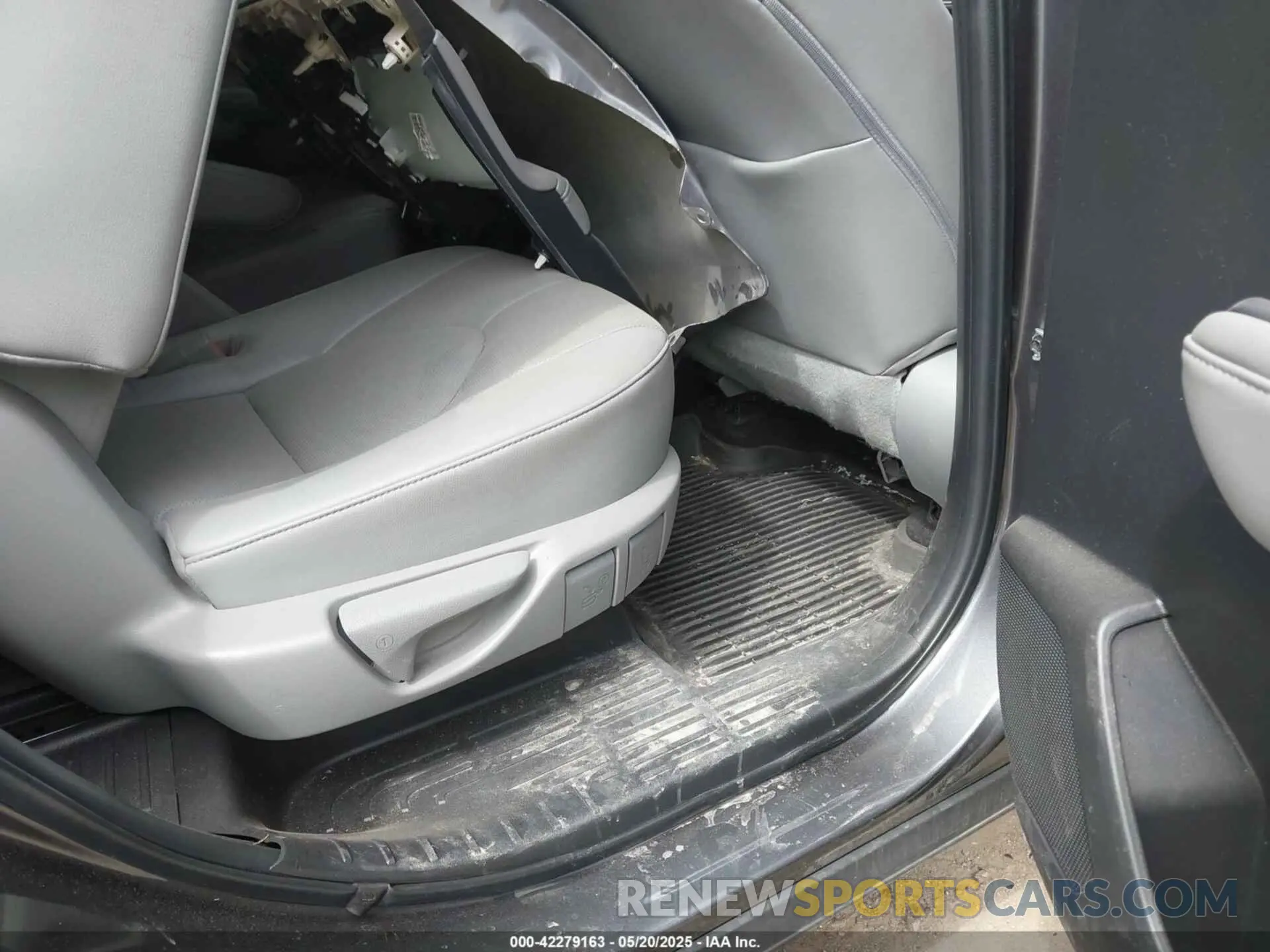 8 Photograph of a damaged car 5TDKDRBH4PS000921 TOYOTA HIGHLANDER 2023