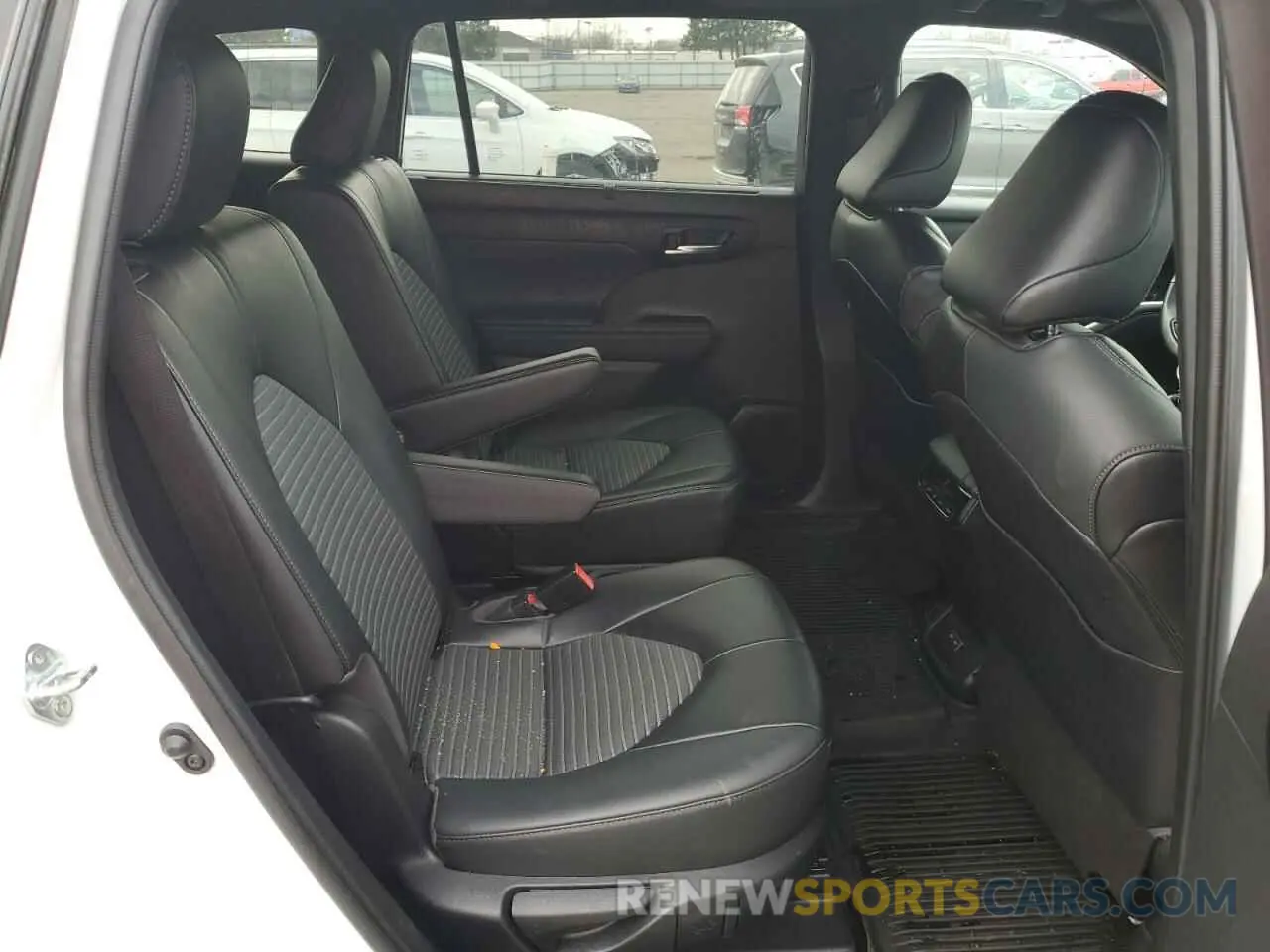 11 Photograph of a damaged car 5TDKDRBH4PS508354 TOYOTA HIGHLANDER 2023