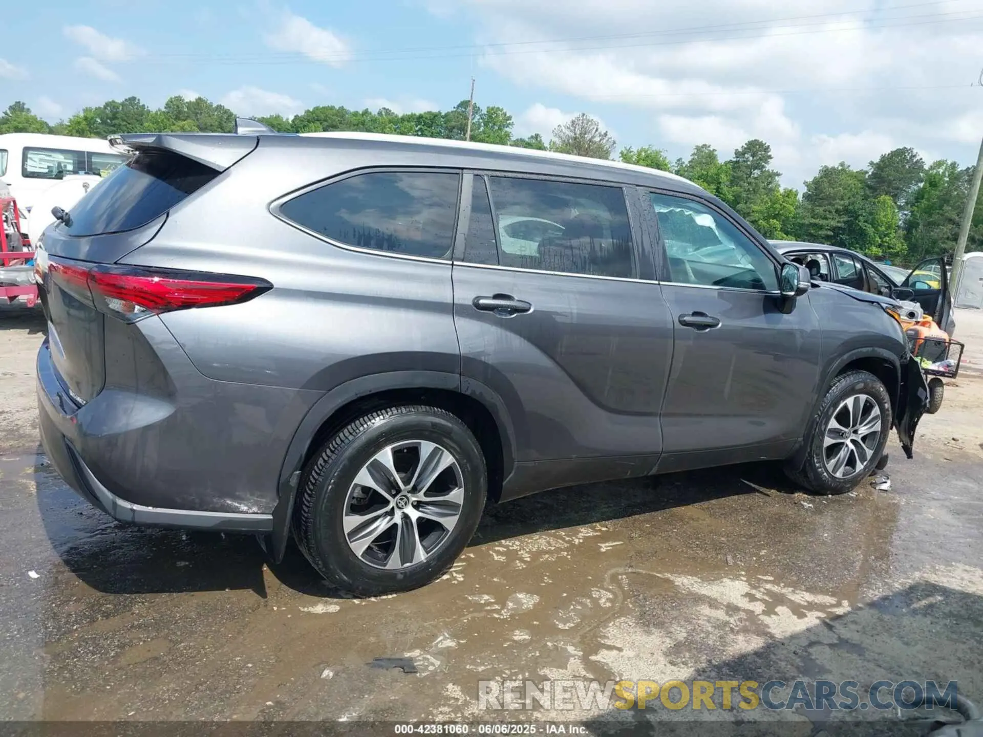 13 Photograph of a damaged car 5TDKDRBH5PS013127 TOYOTA HIGHLANDER 2023