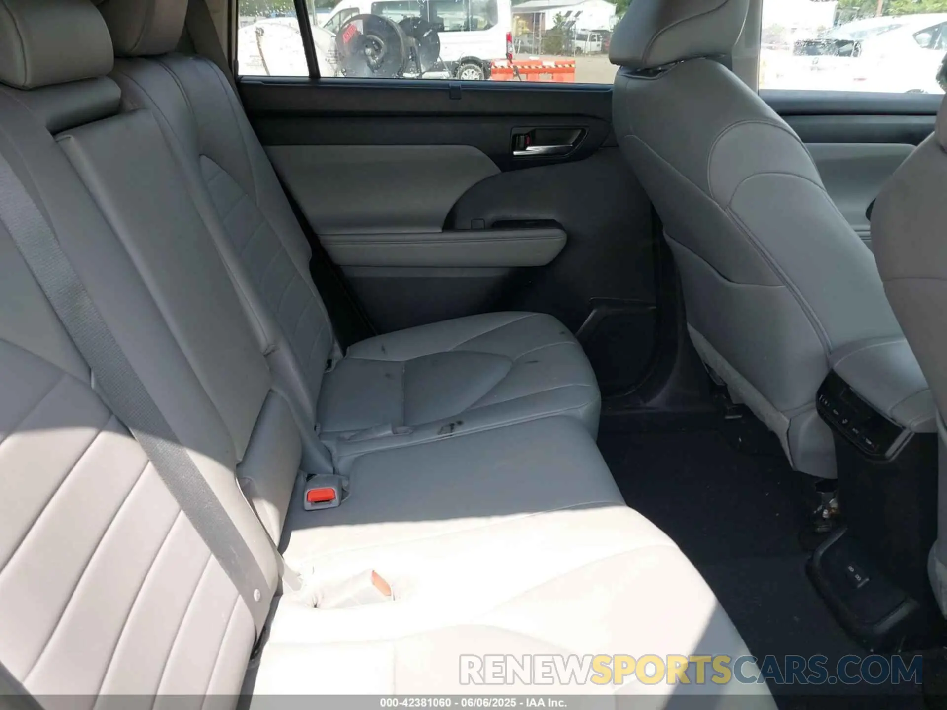 8 Photograph of a damaged car 5TDKDRBH5PS013127 TOYOTA HIGHLANDER 2023