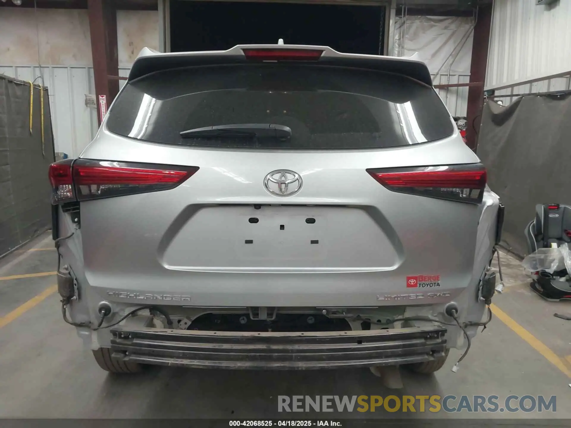 17 Photograph of a damaged car 5TDKDRBH5PS519850 TOYOTA HIGHLANDER 2023