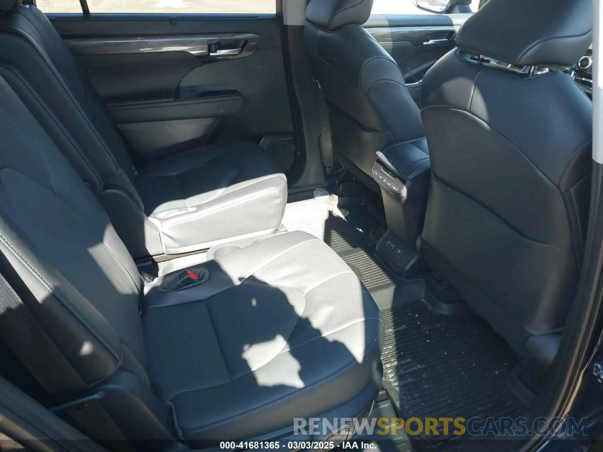 8 Photograph of a damaged car 5TDKDRBH6PS035508 TOYOTA HIGHLANDER 2023