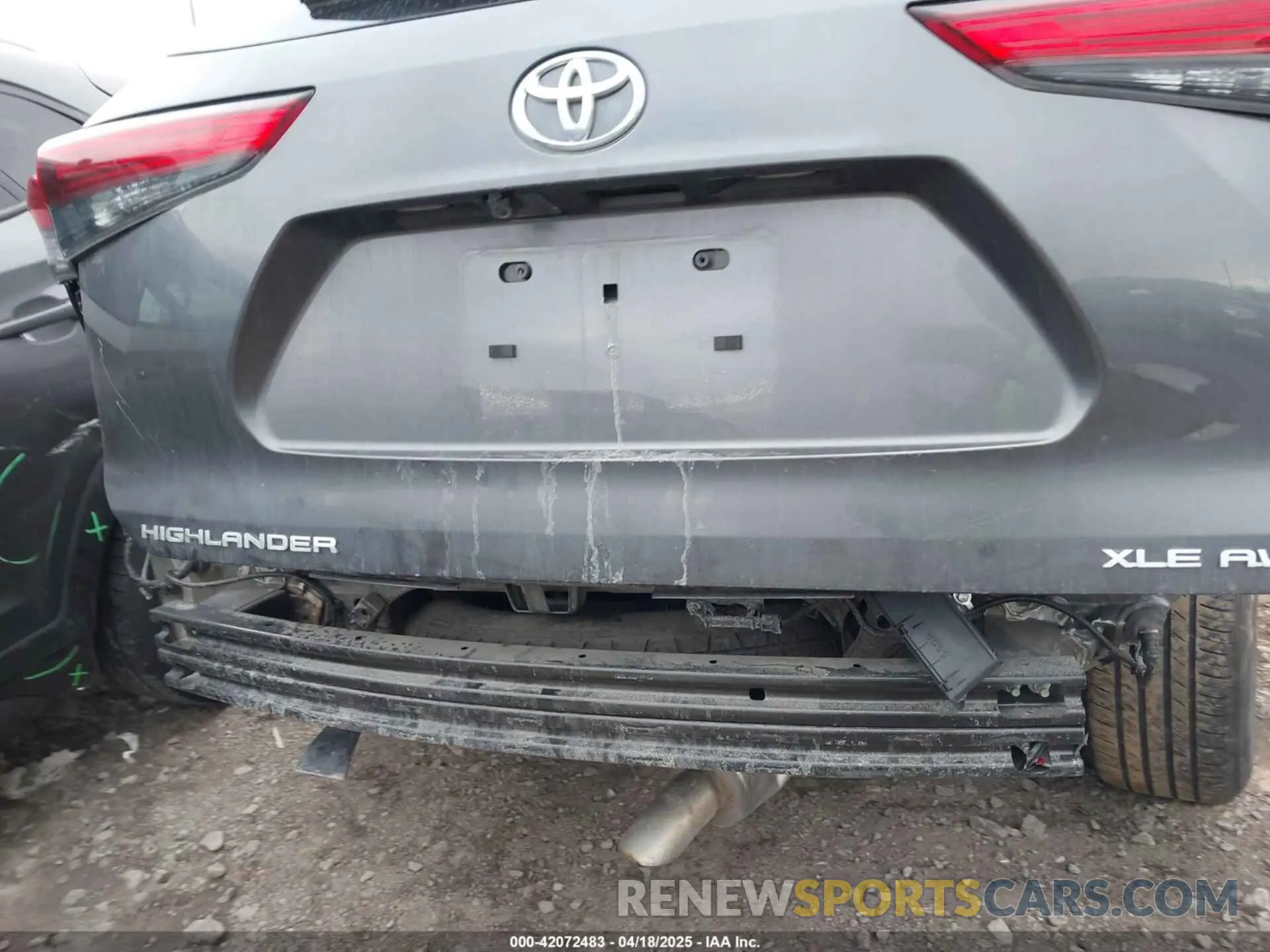 17 Photograph of a damaged car 5TDKDRBH7PS044010 TOYOTA HIGHLANDER 2023