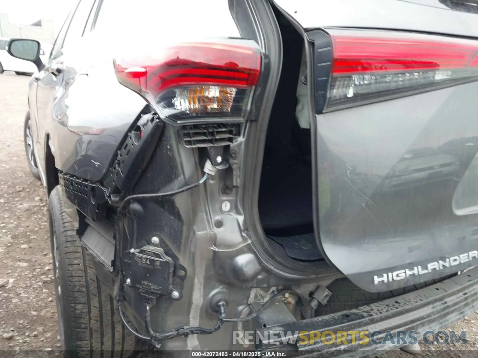 18 Photograph of a damaged car 5TDKDRBH7PS044010 TOYOTA HIGHLANDER 2023