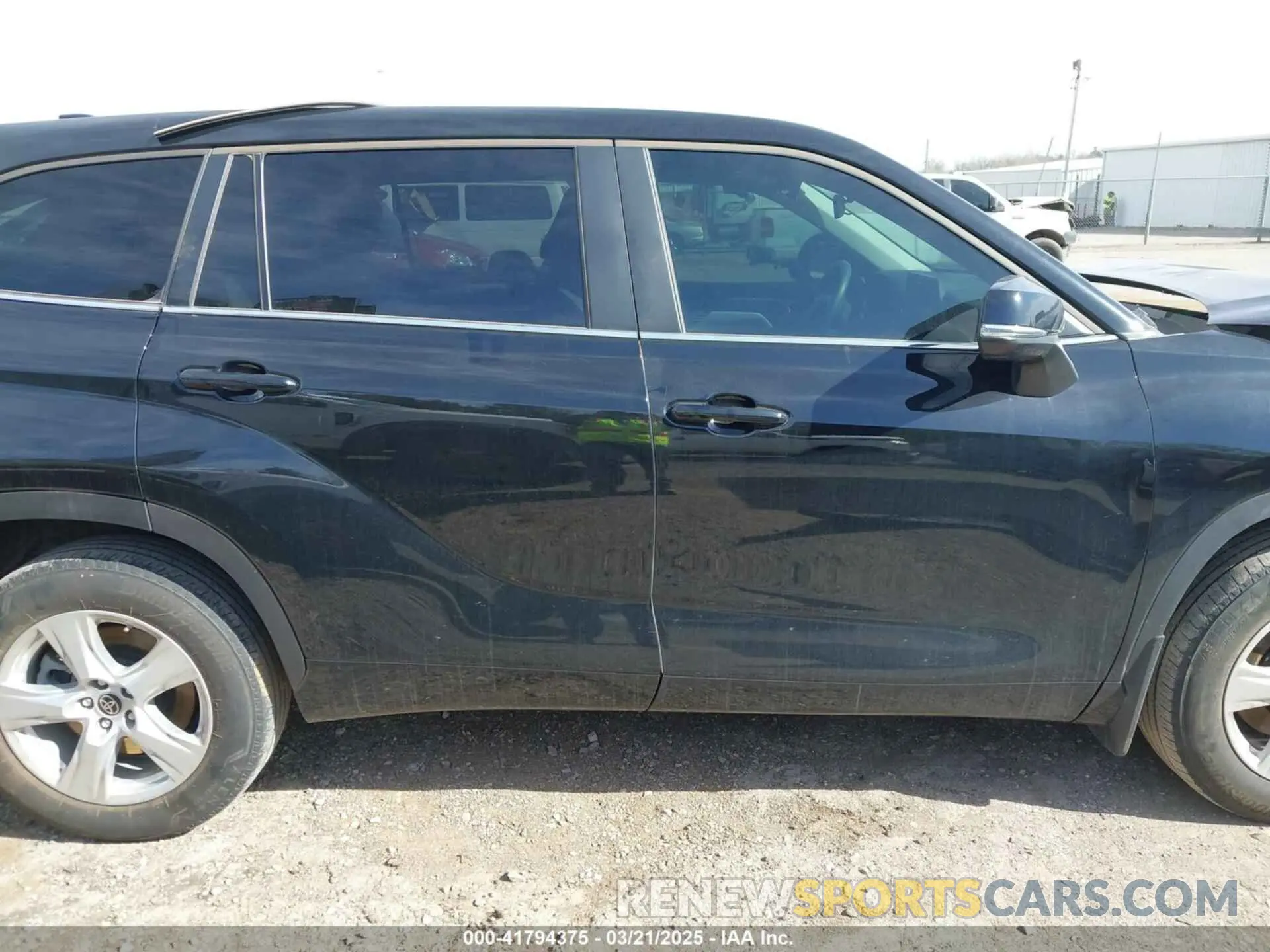 13 Photograph of a damaged car 5TDKDRBH8PS039060 TOYOTA HIGHLANDER 2023