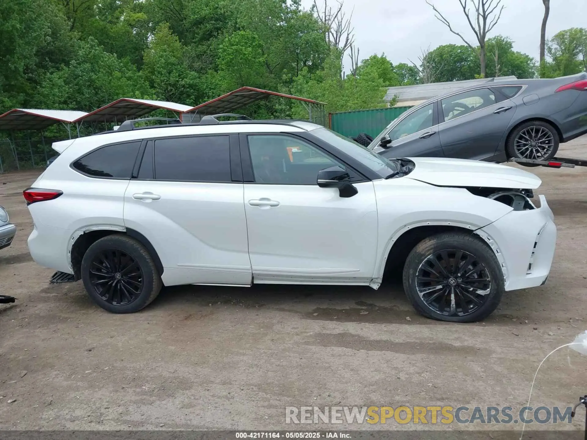 13 Photograph of a damaged car 5TDKDRBH9PS014622 TOYOTA HIGHLANDER 2023