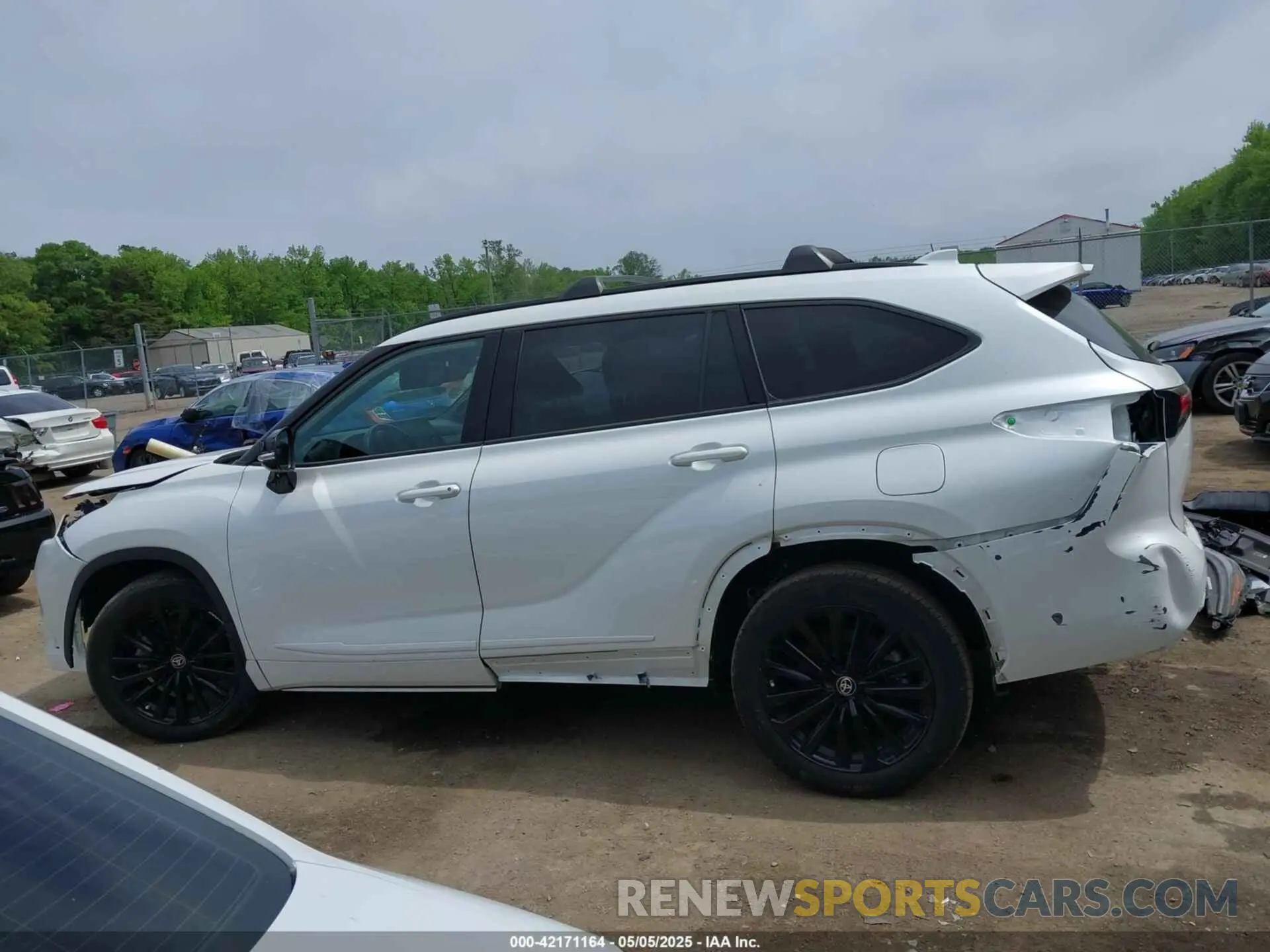 14 Photograph of a damaged car 5TDKDRBH9PS014622 TOYOTA HIGHLANDER 2023