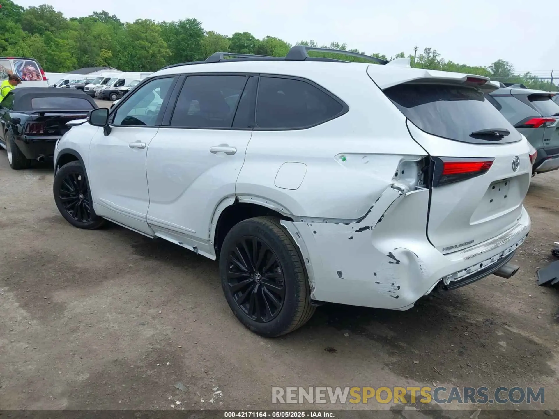 3 Photograph of a damaged car 5TDKDRBH9PS014622 TOYOTA HIGHLANDER 2023