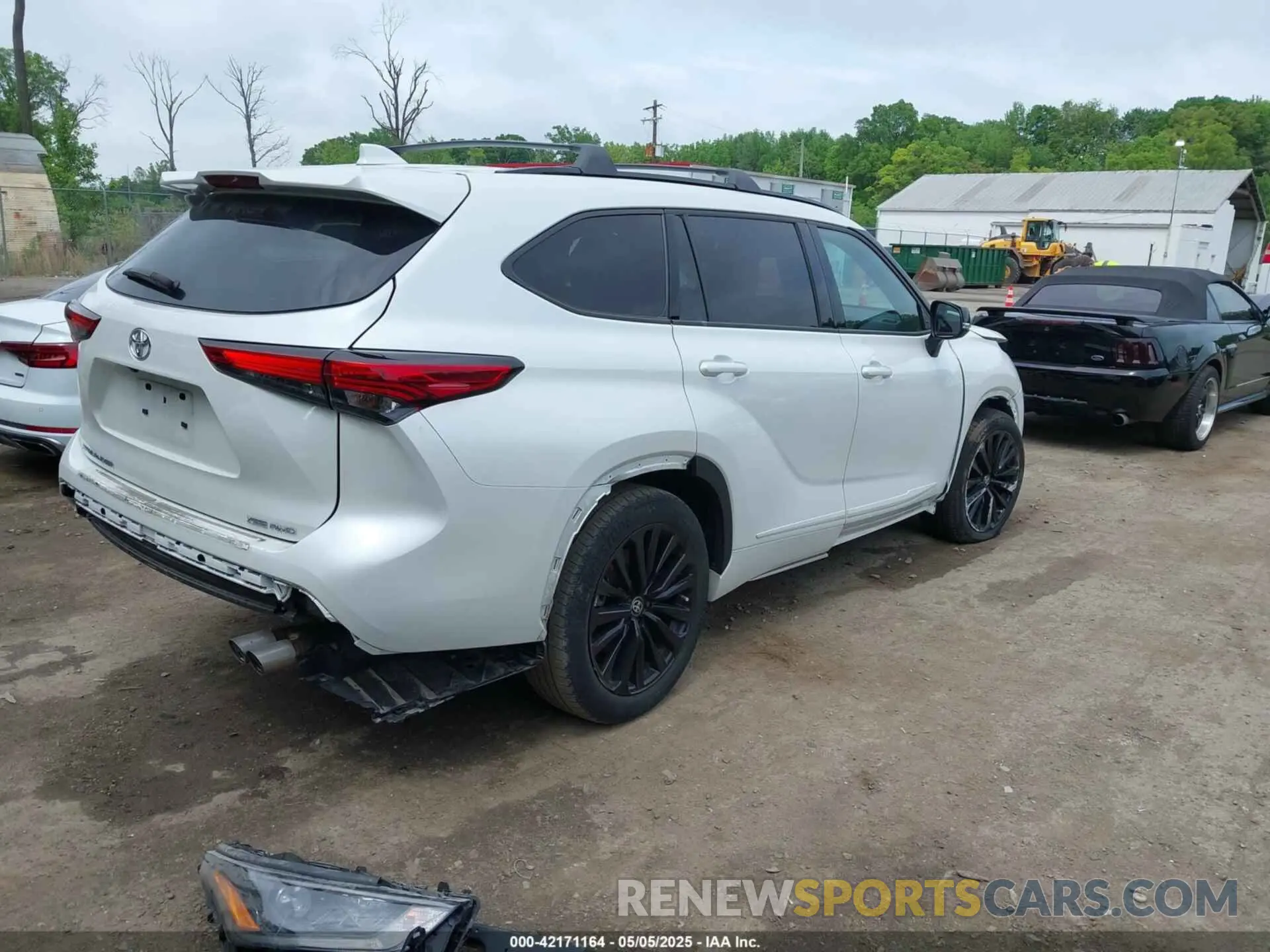 4 Photograph of a damaged car 5TDKDRBH9PS014622 TOYOTA HIGHLANDER 2023