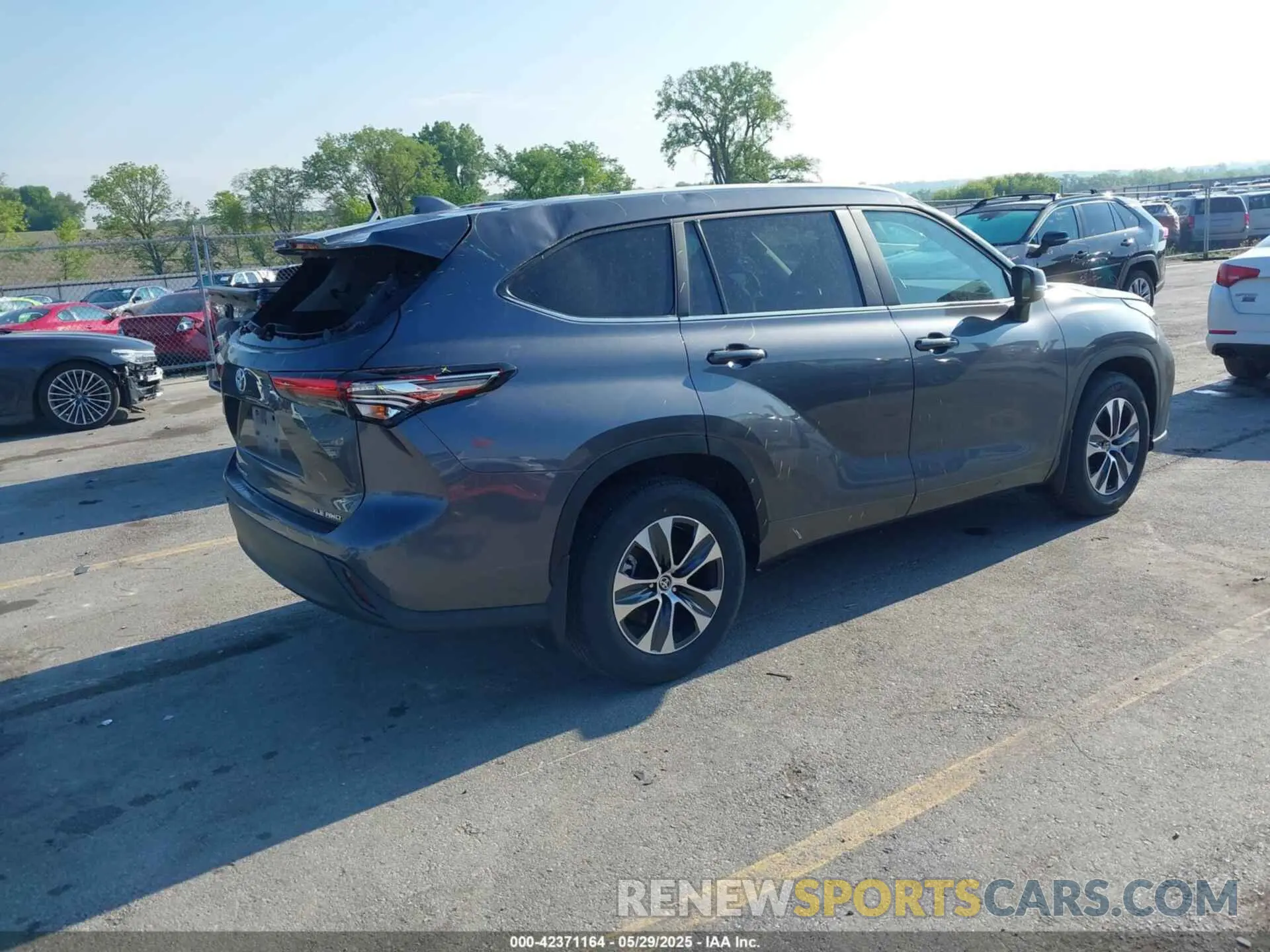 4 Photograph of a damaged car 5TDKDRBH9PS043442 TOYOTA HIGHLANDER 2023