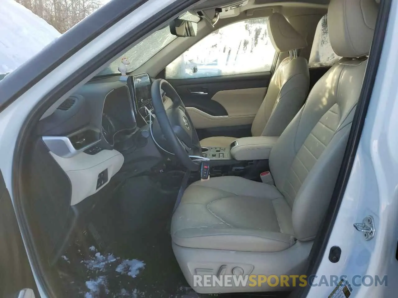 7 Photograph of a damaged car 5TDKDRBHXPS009445 TOYOTA HIGHLANDER 2023