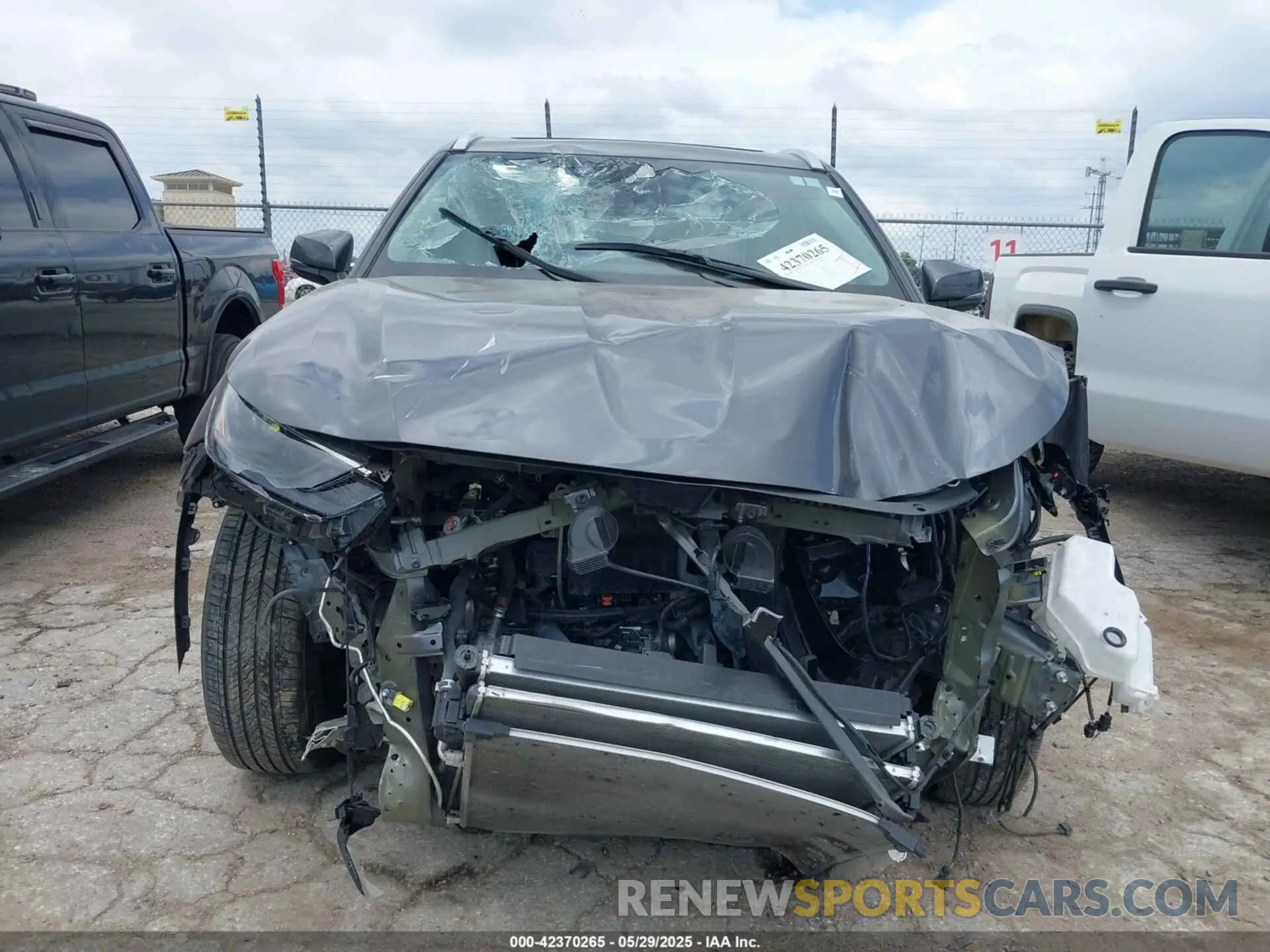 12 Photograph of a damaged car 5TDKDRBHXPS017948 TOYOTA HIGHLANDER 2023