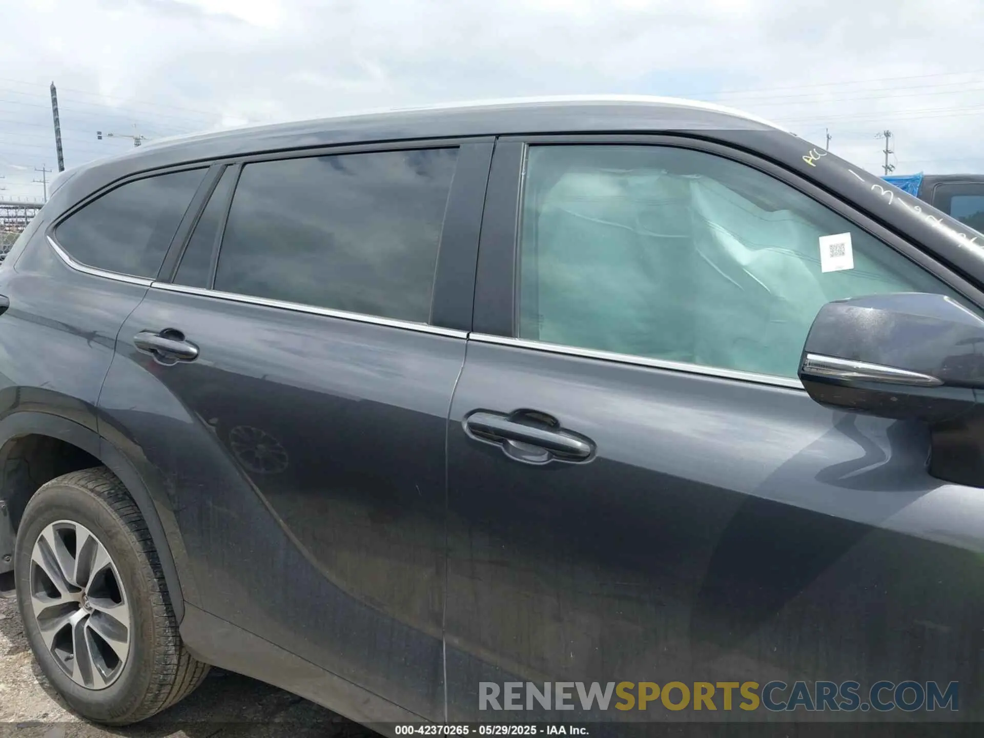 13 Photograph of a damaged car 5TDKDRBHXPS017948 TOYOTA HIGHLANDER 2023