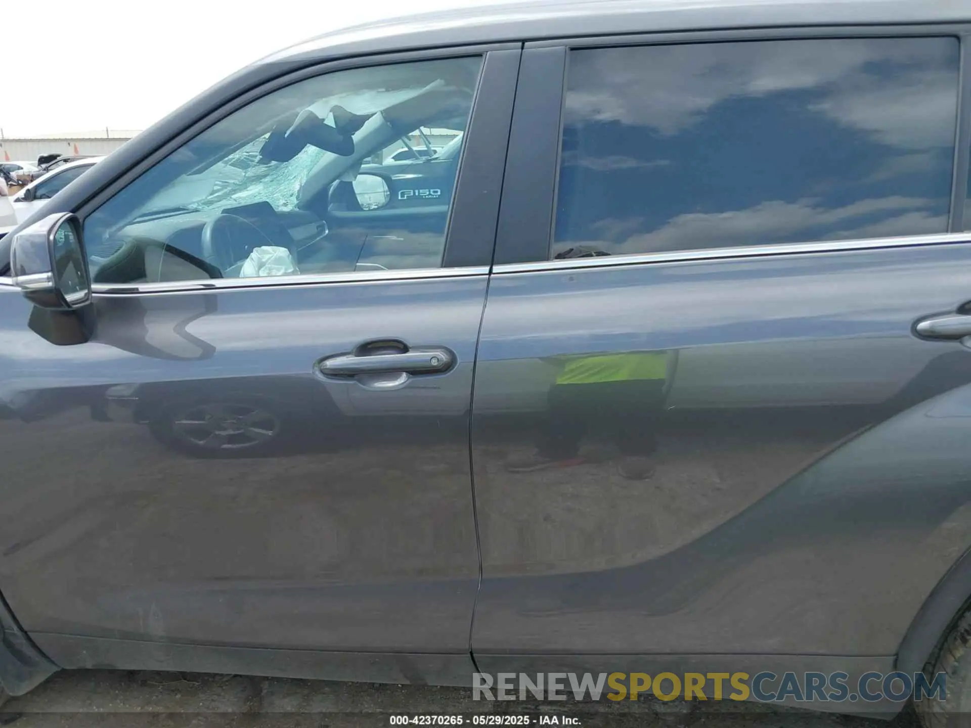 14 Photograph of a damaged car 5TDKDRBHXPS017948 TOYOTA HIGHLANDER 2023