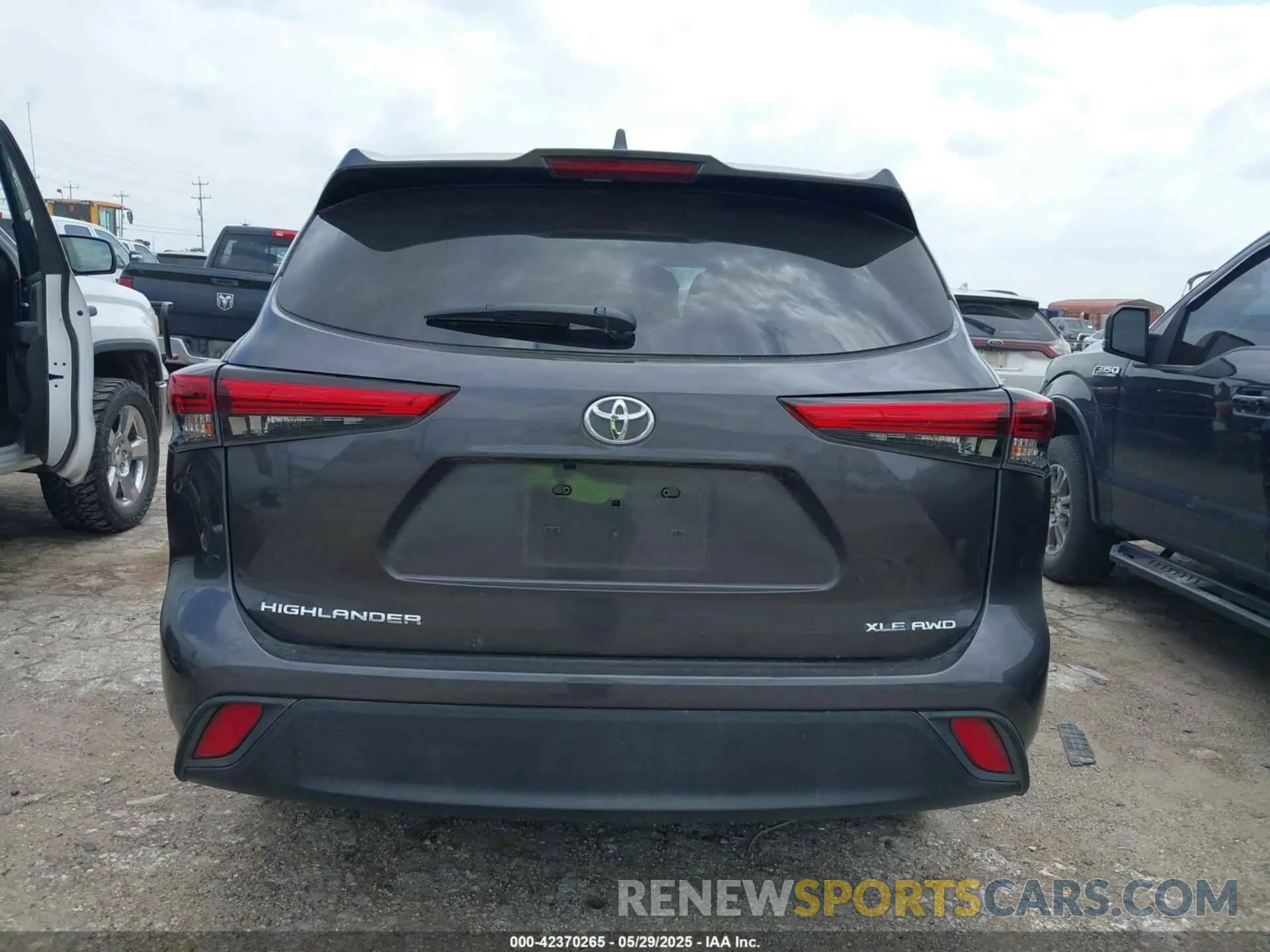 16 Photograph of a damaged car 5TDKDRBHXPS017948 TOYOTA HIGHLANDER 2023