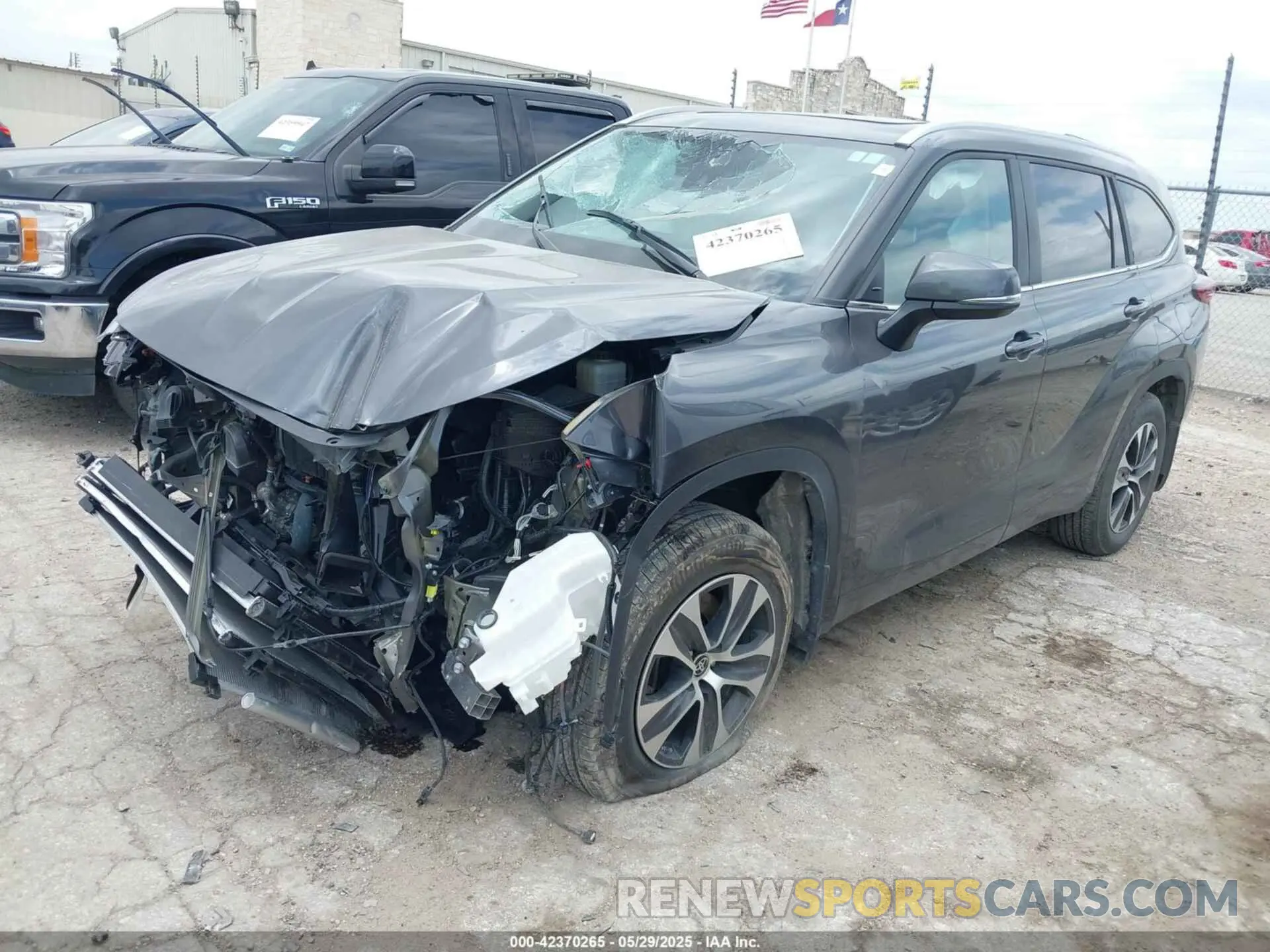 2 Photograph of a damaged car 5TDKDRBHXPS017948 TOYOTA HIGHLANDER 2023