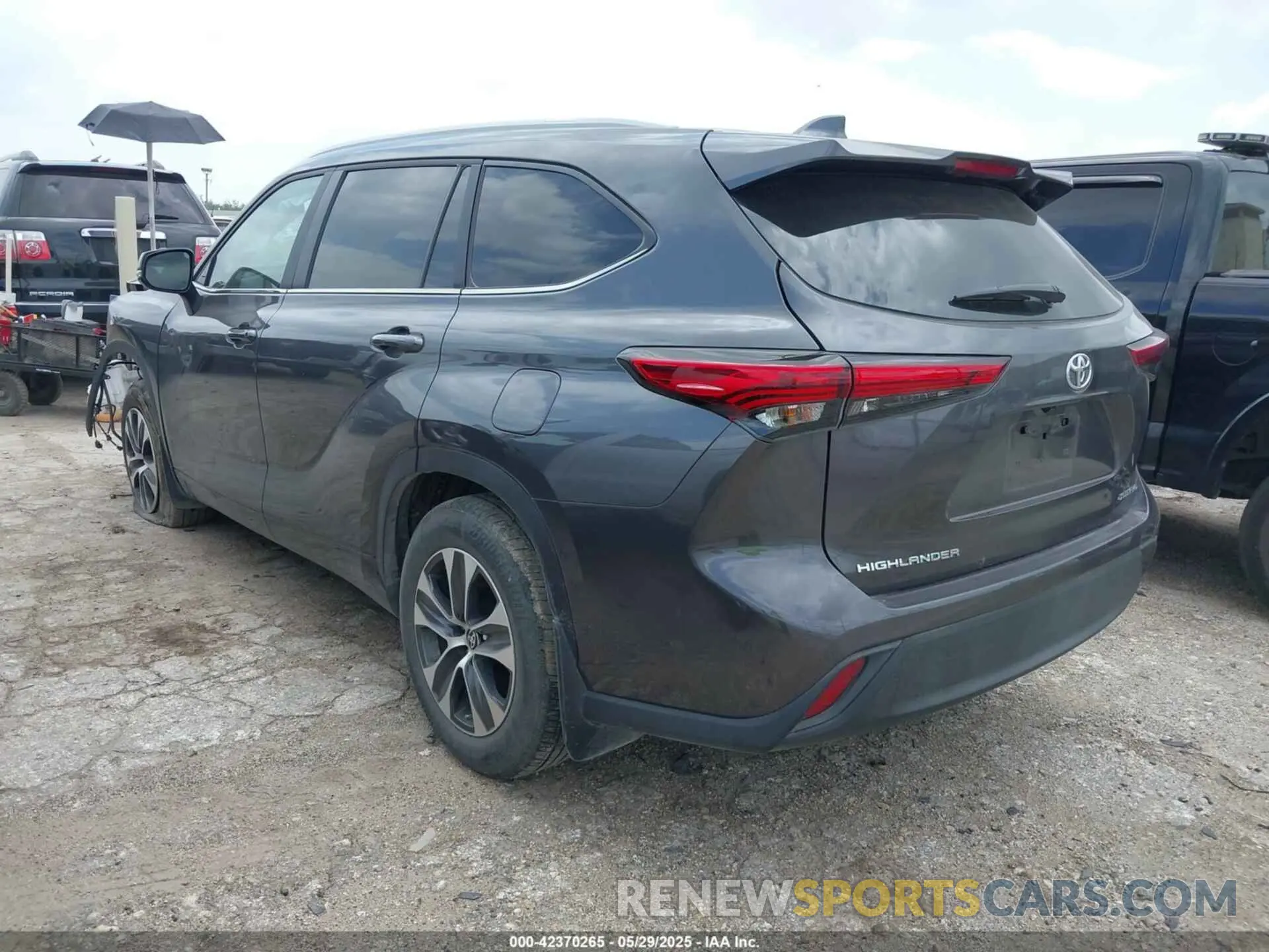 3 Photograph of a damaged car 5TDKDRBHXPS017948 TOYOTA HIGHLANDER 2023