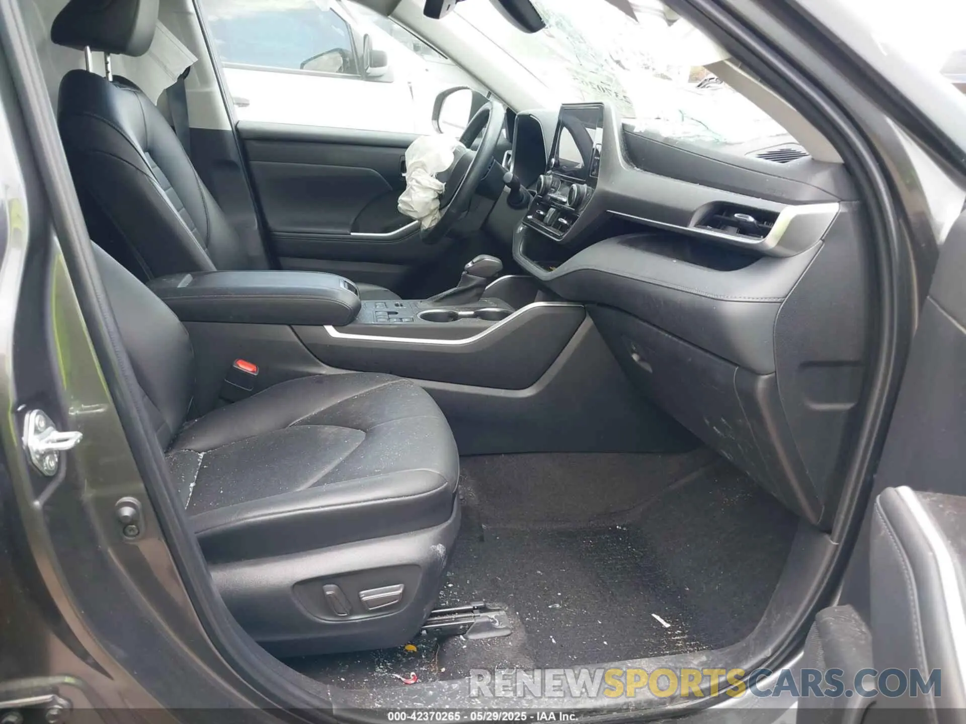 5 Photograph of a damaged car 5TDKDRBHXPS017948 TOYOTA HIGHLANDER 2023
