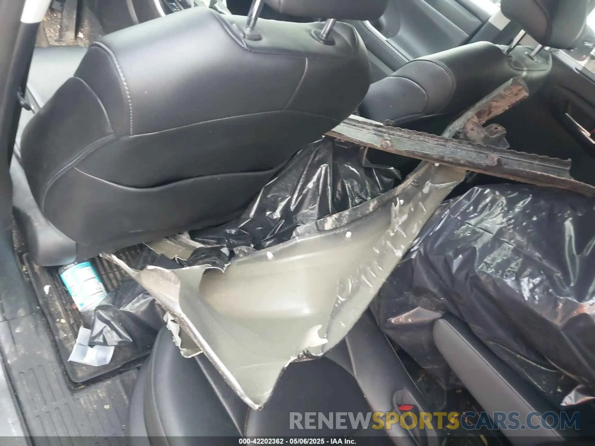 12 Photograph of a damaged car 5TDKDRBHXPS032904 TOYOTA HIGHLANDER 2023