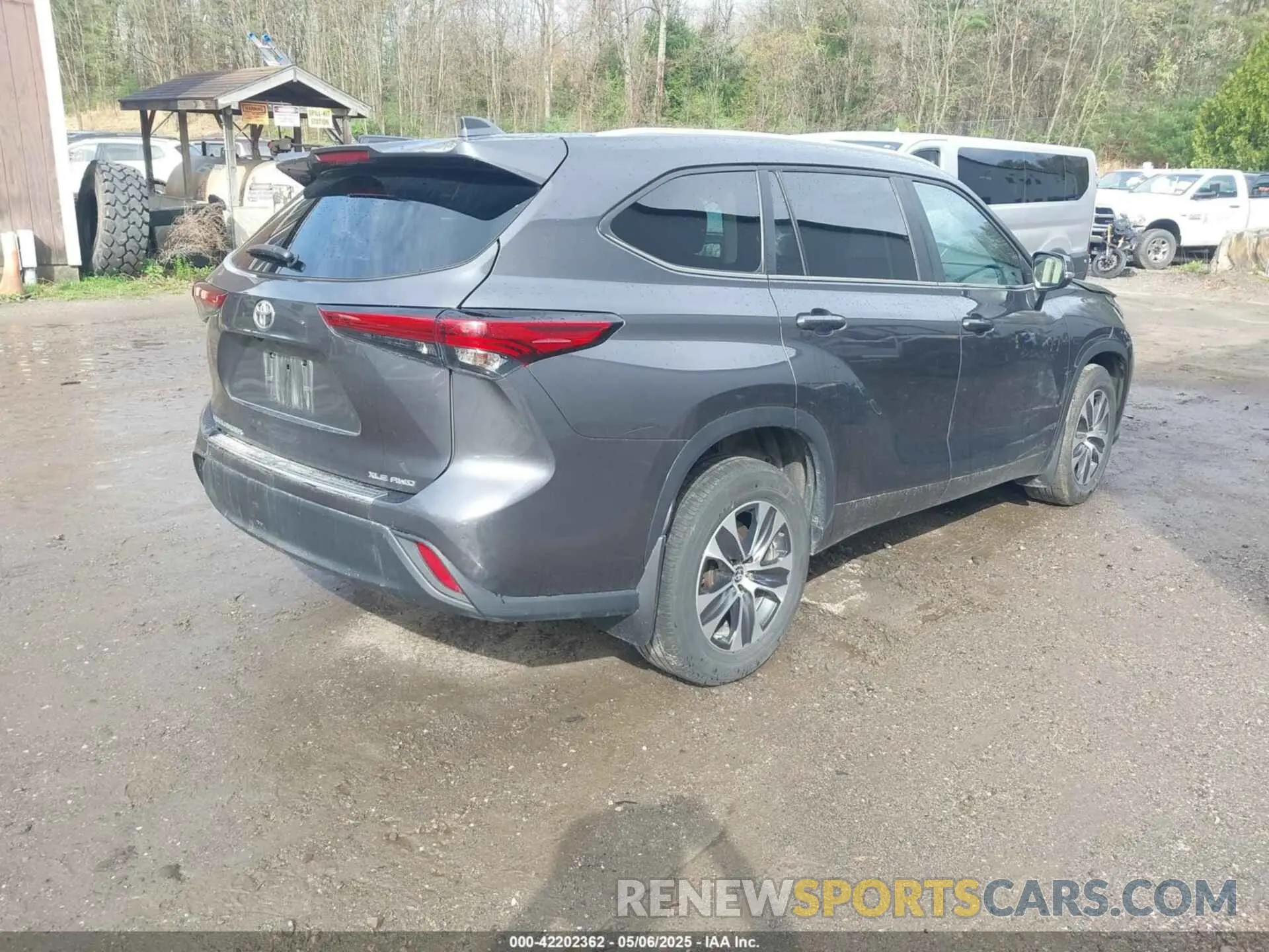 4 Photograph of a damaged car 5TDKDRBHXPS032904 TOYOTA HIGHLANDER 2023