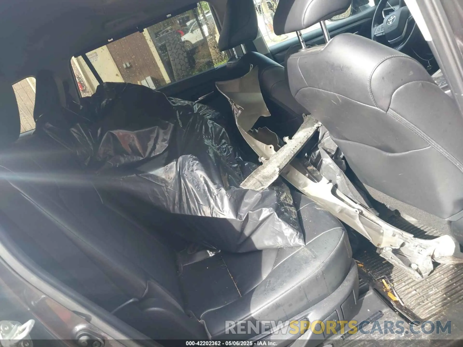 8 Photograph of a damaged car 5TDKDRBHXPS032904 TOYOTA HIGHLANDER 2023