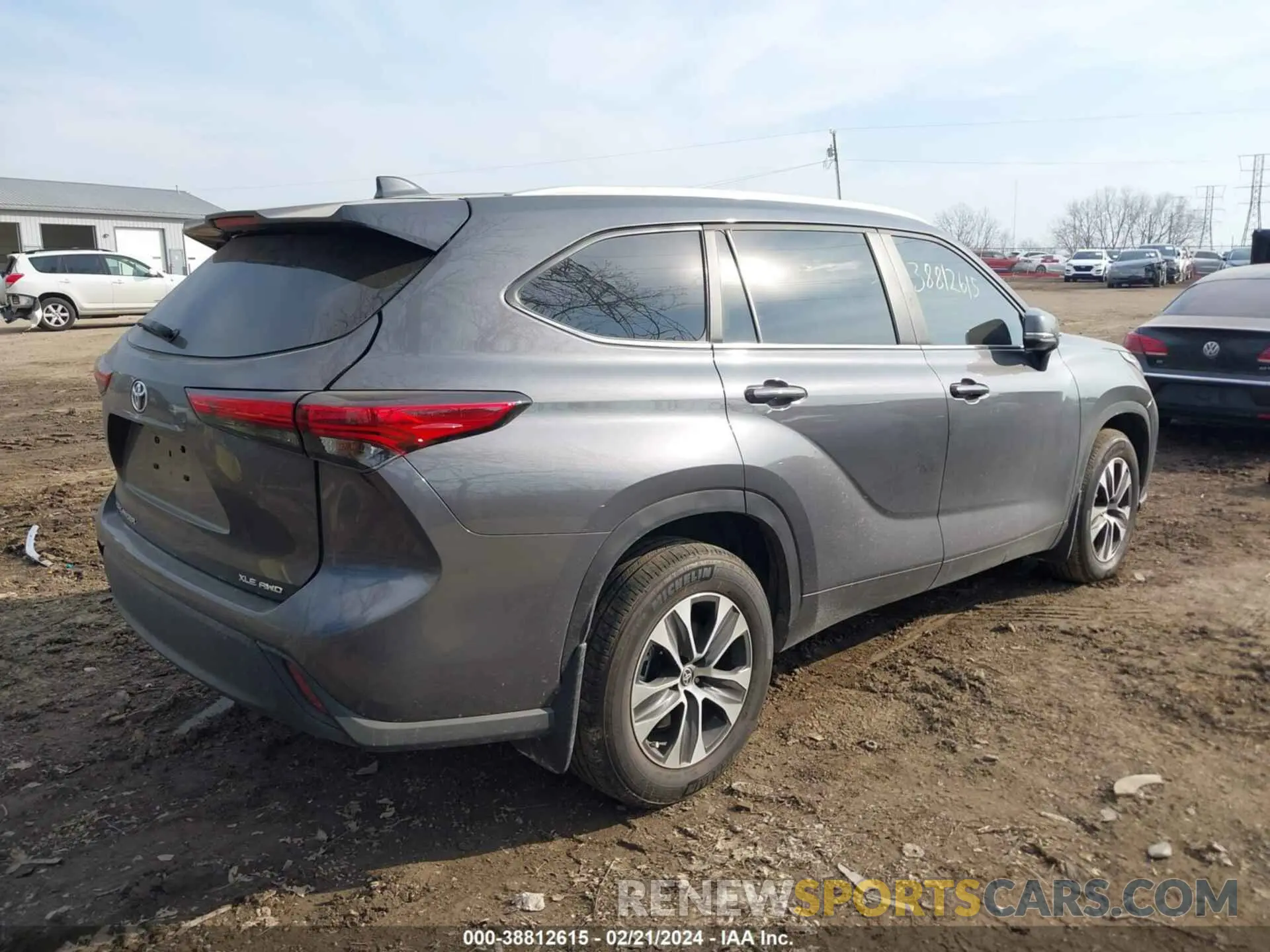 4 Photograph of a damaged car 5TDKDRBHXPS036242 TOYOTA HIGHLANDER 2023