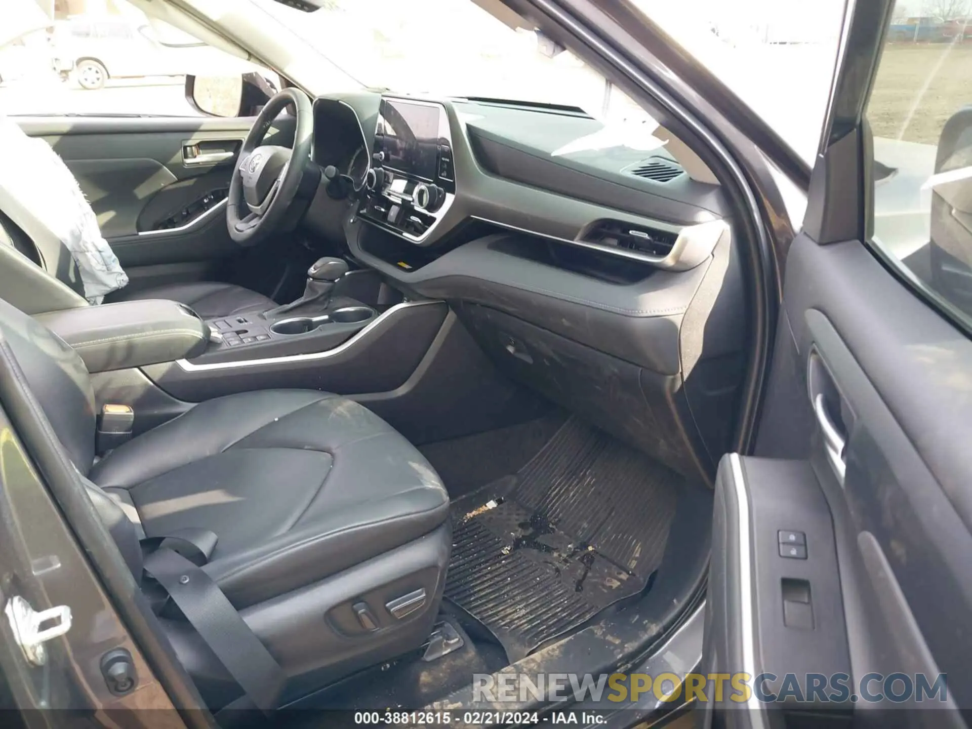 5 Photograph of a damaged car 5TDKDRBHXPS036242 TOYOTA HIGHLANDER 2023