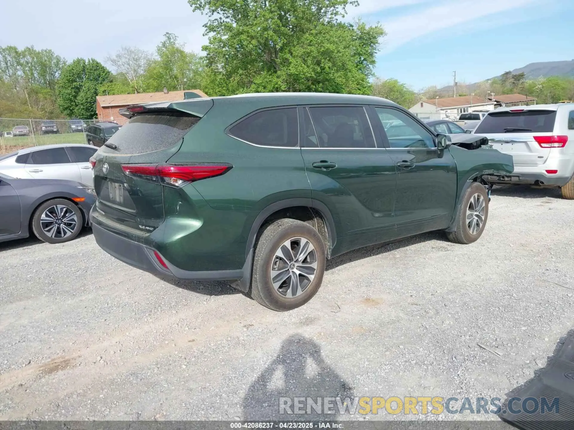 4 Photograph of a damaged car 5TDKDRBHXPS515888 TOYOTA HIGHLANDER 2023