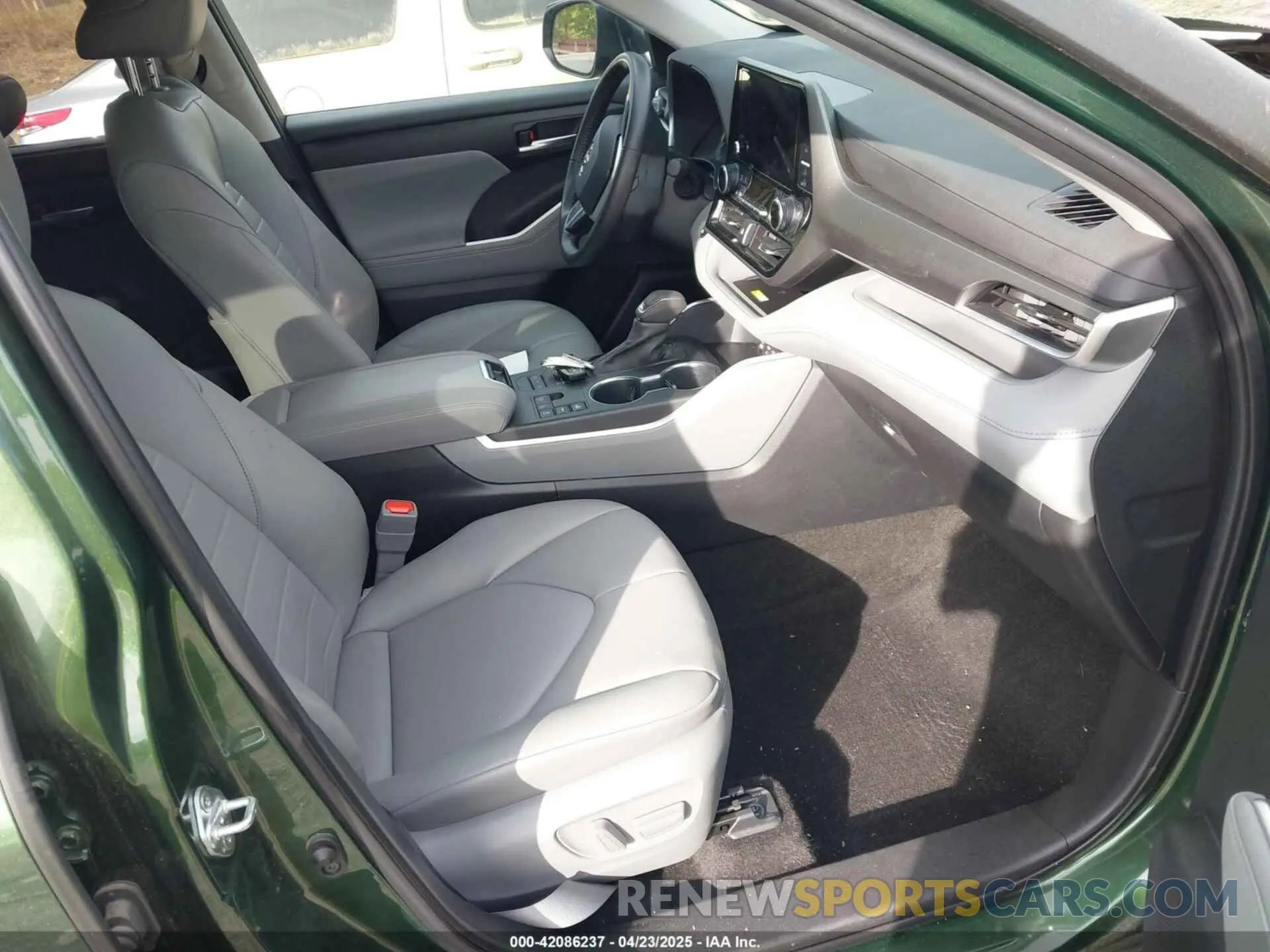 5 Photograph of a damaged car 5TDKDRBHXPS515888 TOYOTA HIGHLANDER 2023