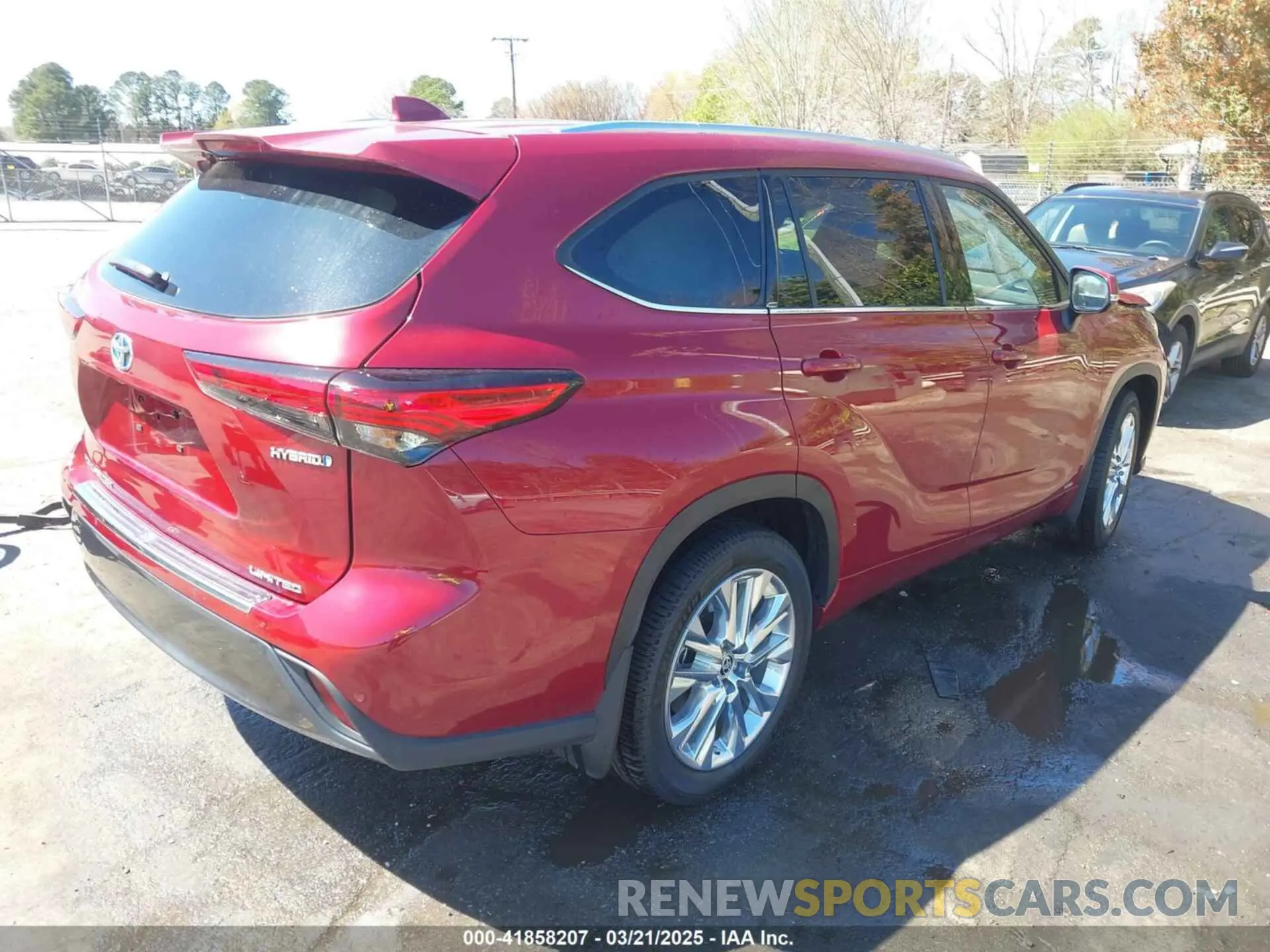 4 Photograph of a damaged car 5TDXBRCH3PS116816 TOYOTA HIGHLANDER 2023