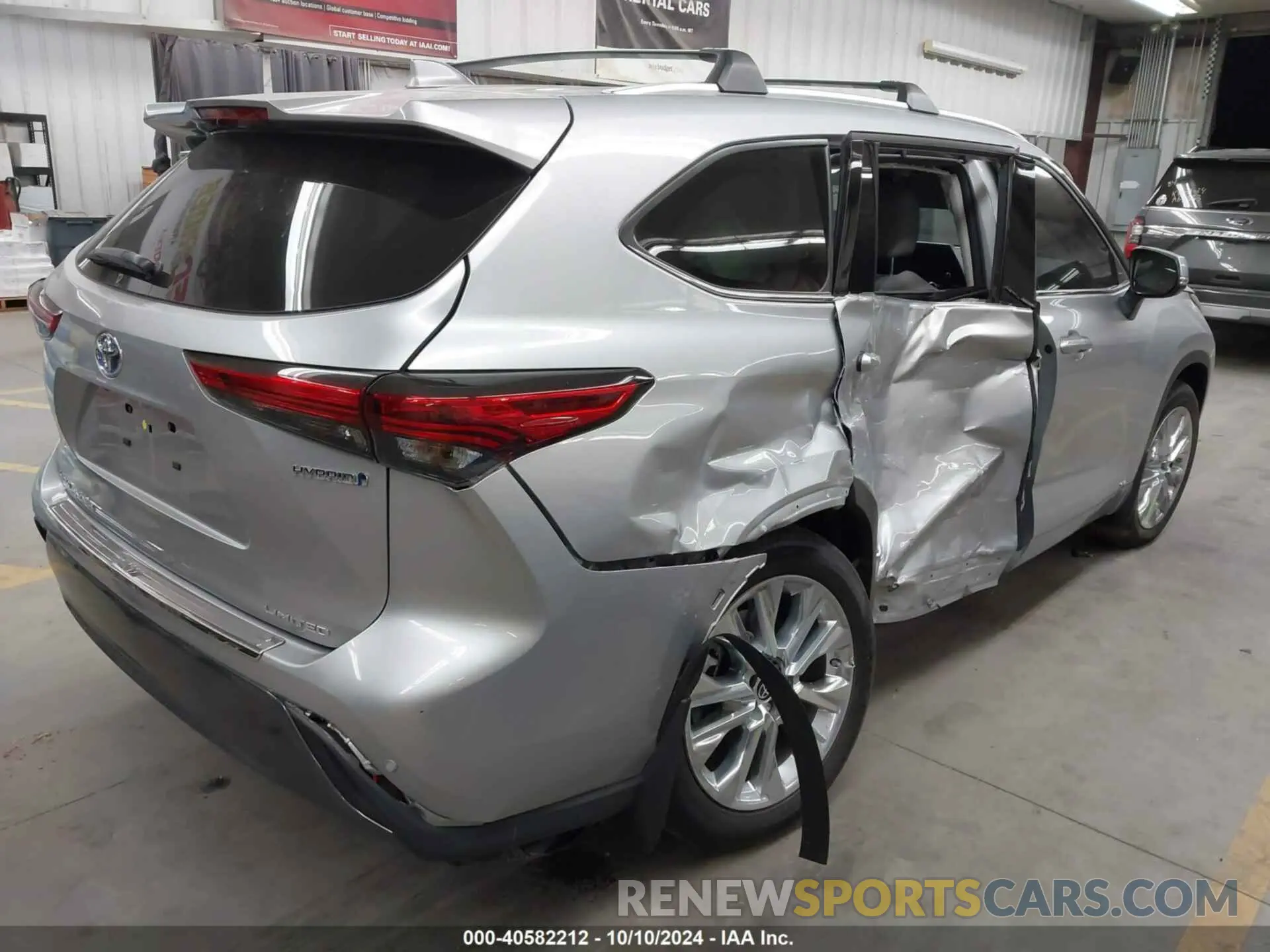 4 Photograph of a damaged car 5TDXBRCH5PS572154 TOYOTA HIGHLANDER 2023