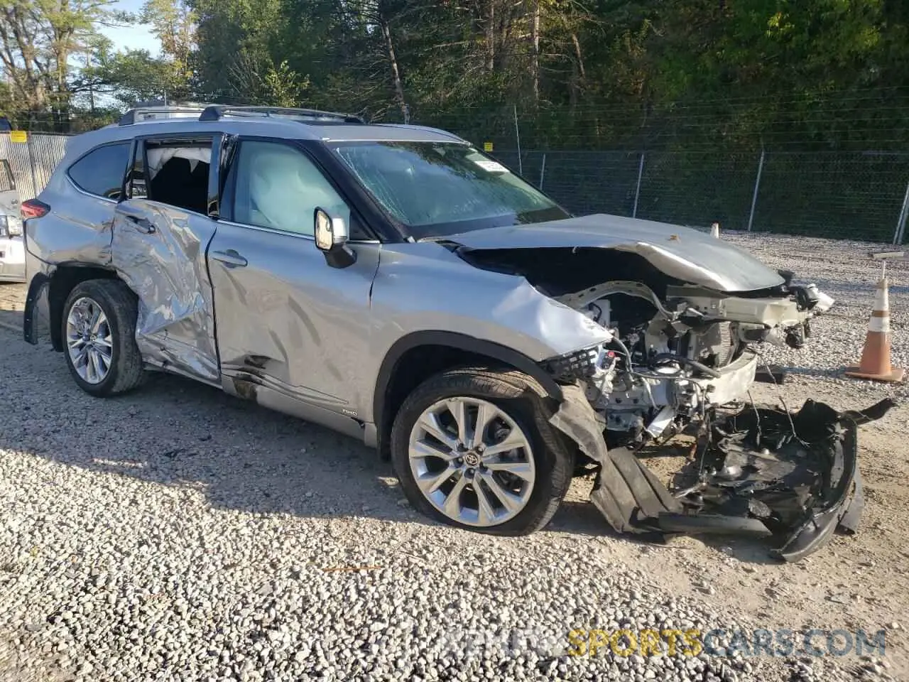 4 Photograph of a damaged car 5TDXBRCH6PS602231 TOYOTA HIGHLANDER 2023