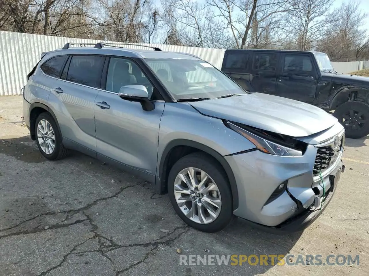 4 Photograph of a damaged car 5TDXBRCH8PS597517 TOYOTA HIGHLANDER 2023