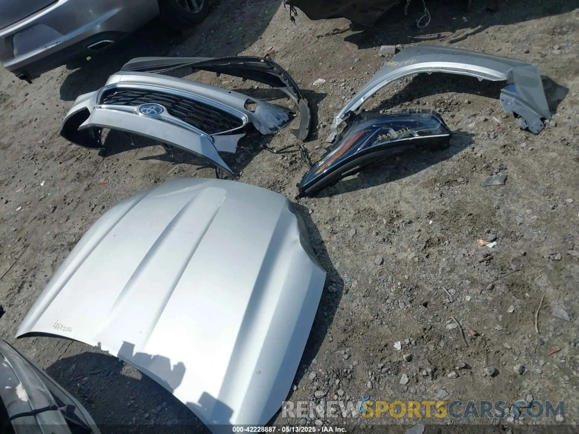 12 Photograph of a damaged car 5TDXBRCHXPS583604 TOYOTA HIGHLANDER 2023