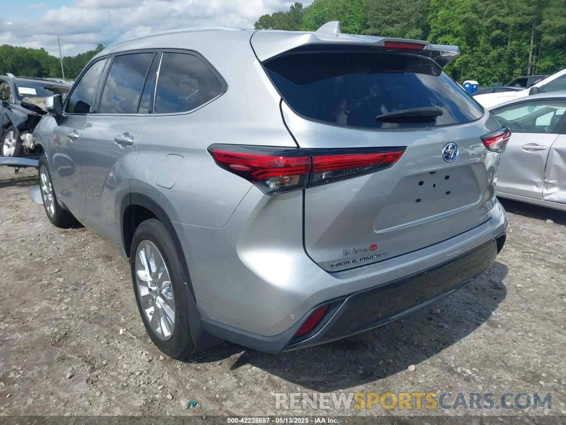 3 Photograph of a damaged car 5TDXBRCHXPS583604 TOYOTA HIGHLANDER 2023