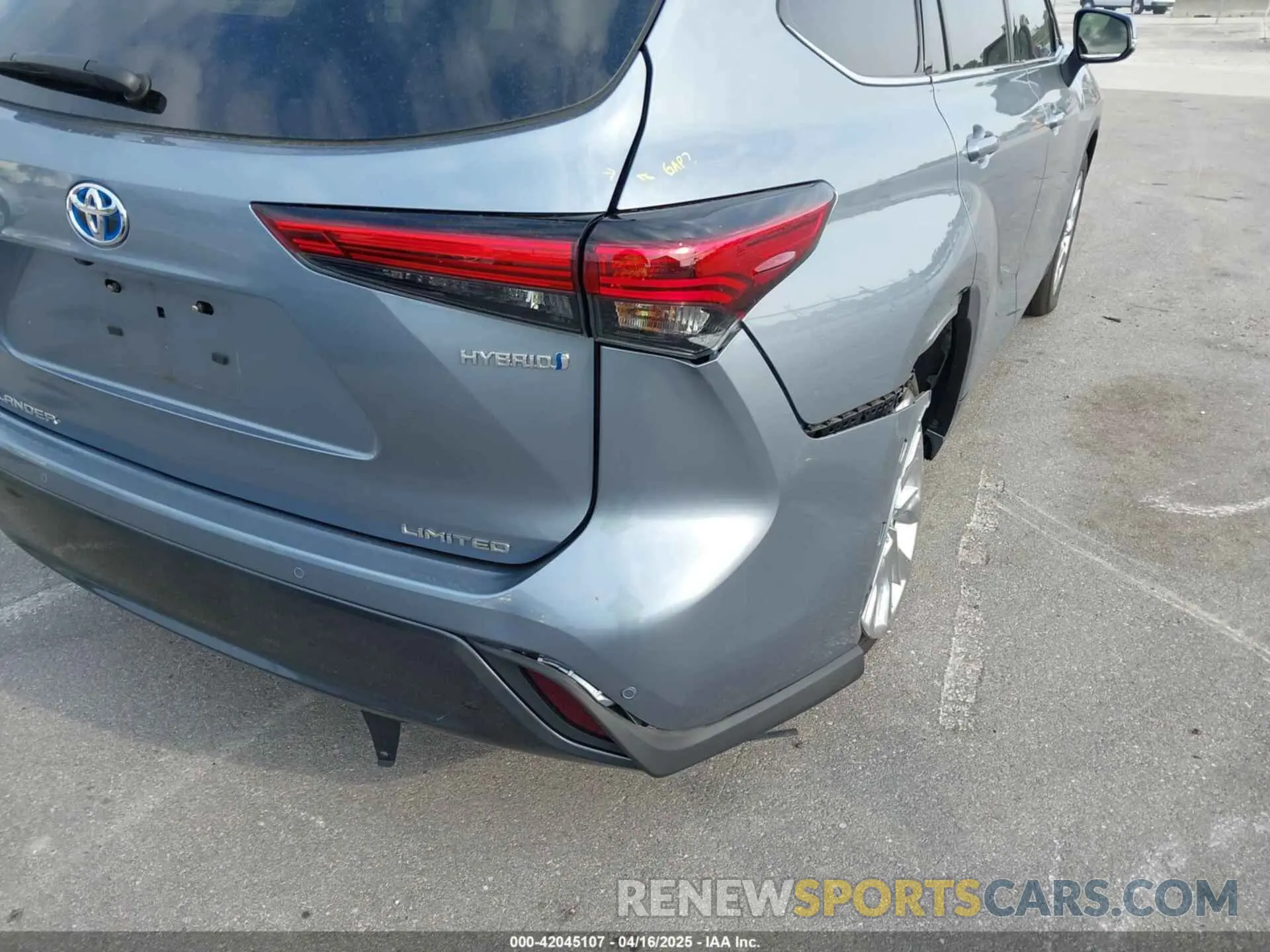 17 Photograph of a damaged car 5TDYARAH3PS019125 TOYOTA HIGHLANDER 2023