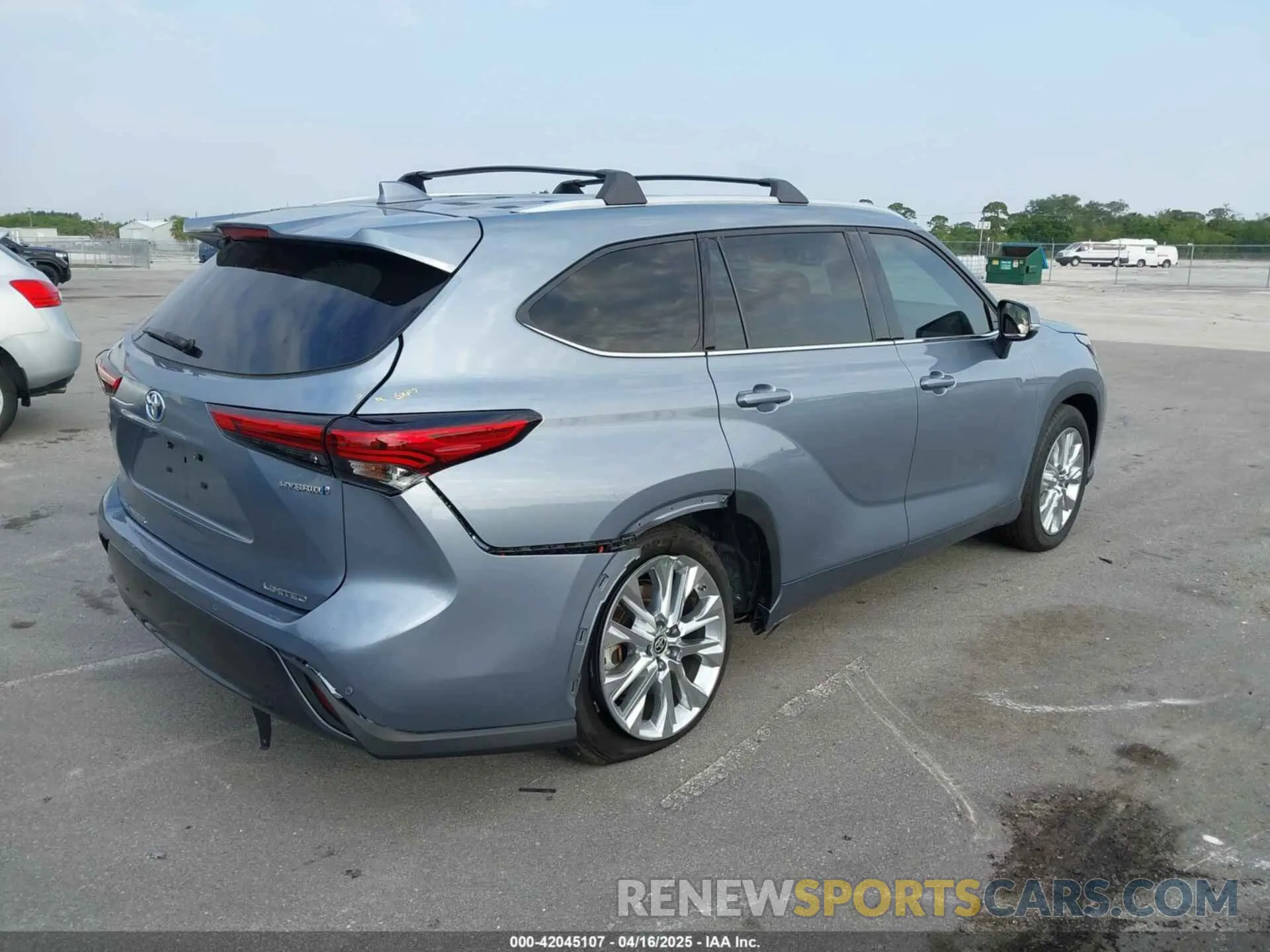 4 Photograph of a damaged car 5TDYARAH3PS019125 TOYOTA HIGHLANDER 2023
