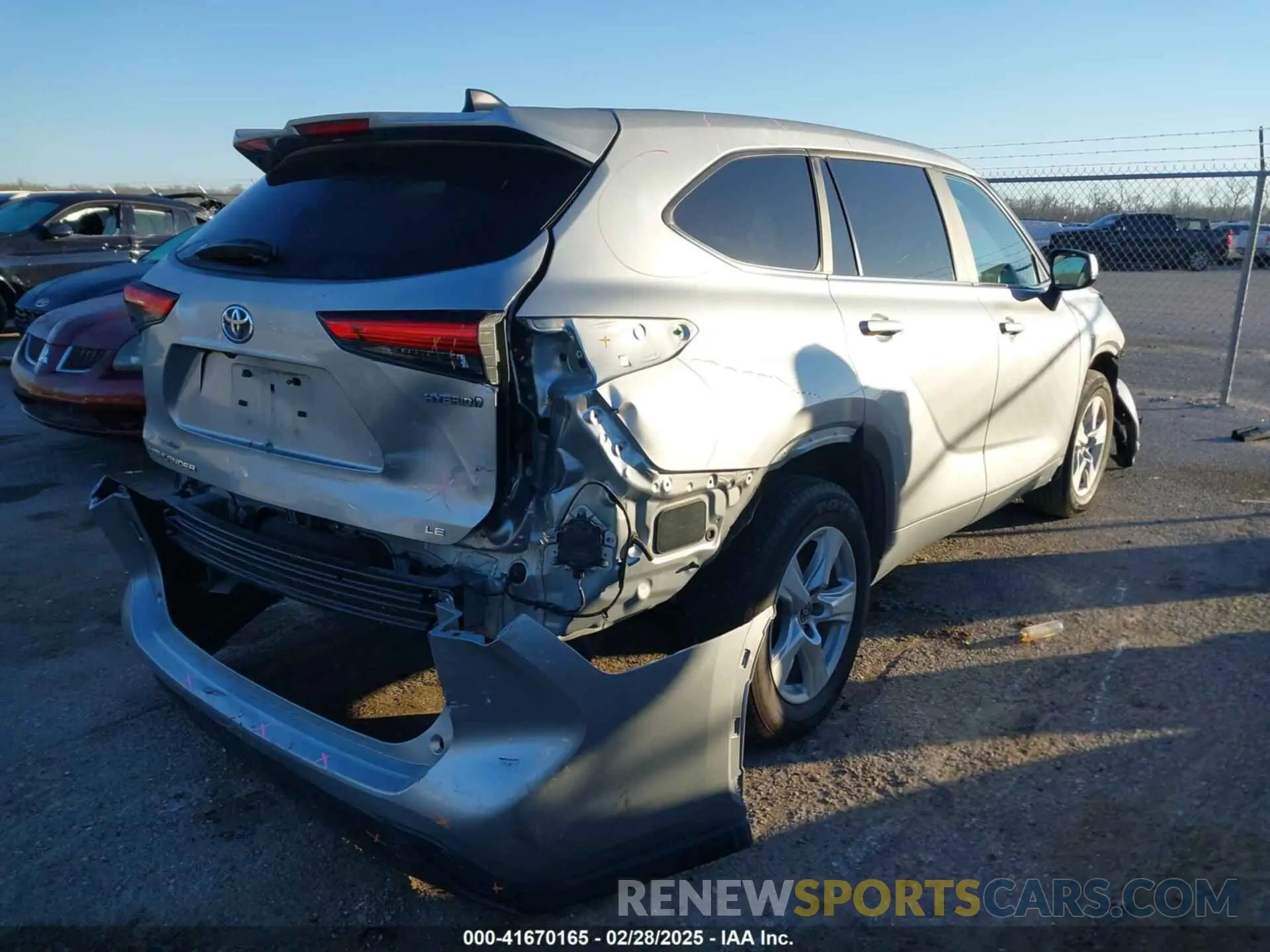 4 Photograph of a damaged car 5TDZARAH7PS519597 TOYOTA HIGHLANDER 2023