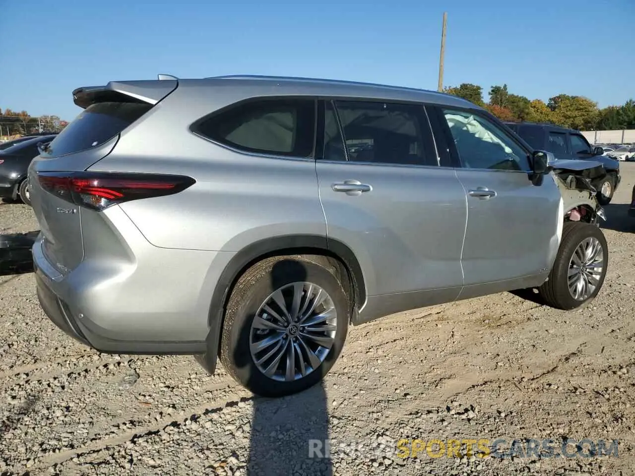 3 Photograph of a damaged car 5TDEBRCH0RS142347 TOYOTA HIGHLANDER 2024