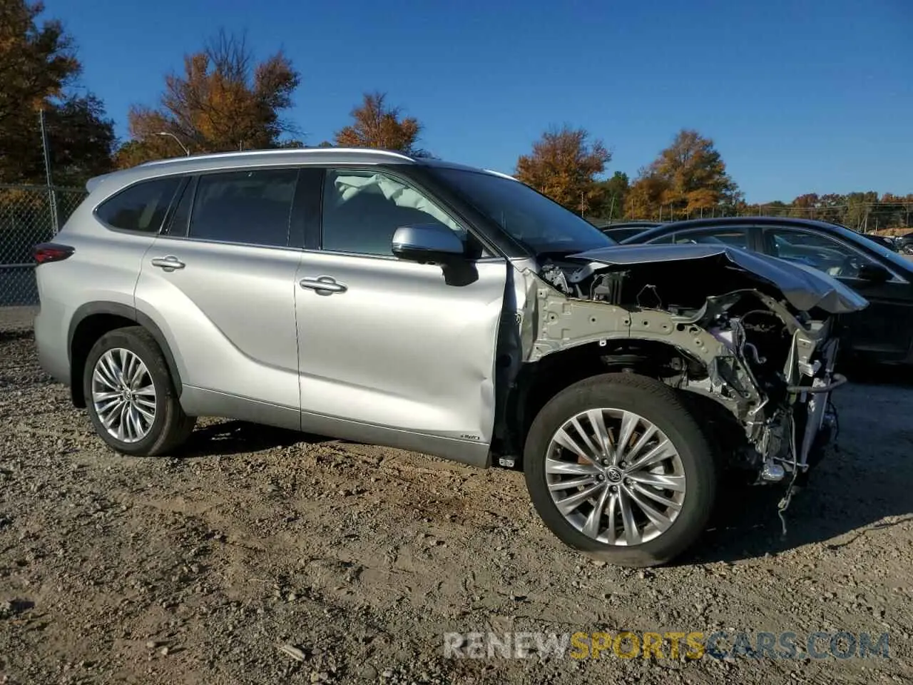 4 Photograph of a damaged car 5TDEBRCH0RS142347 TOYOTA HIGHLANDER 2024