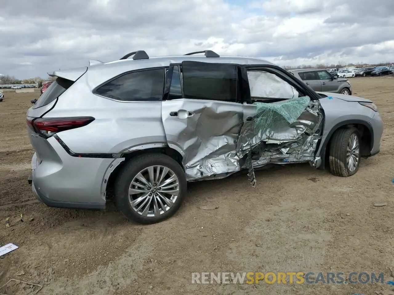3 Photograph of a damaged car 5TDEBRCH6RS608332 TOYOTA HIGHLANDER 2024